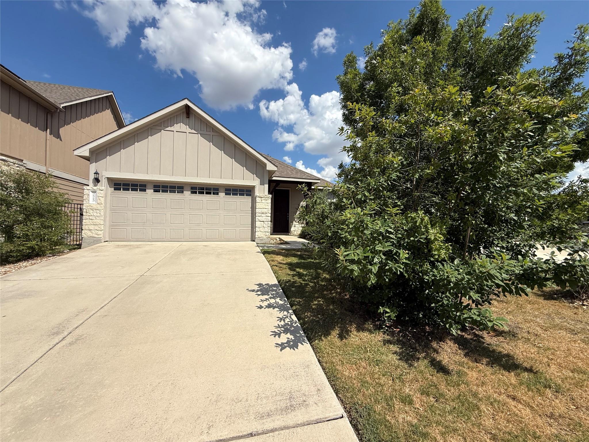 Listing photo 1 of 225  Russet Trl