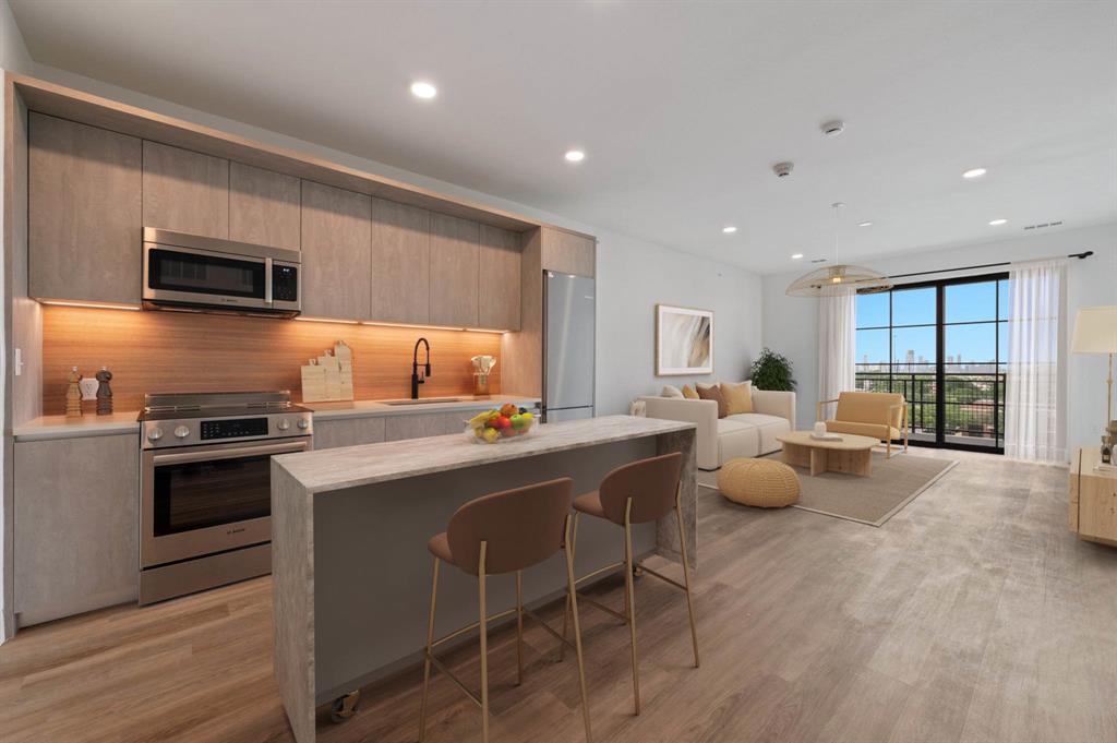Listing photo 1 of 4315 S Congress Ave  #330