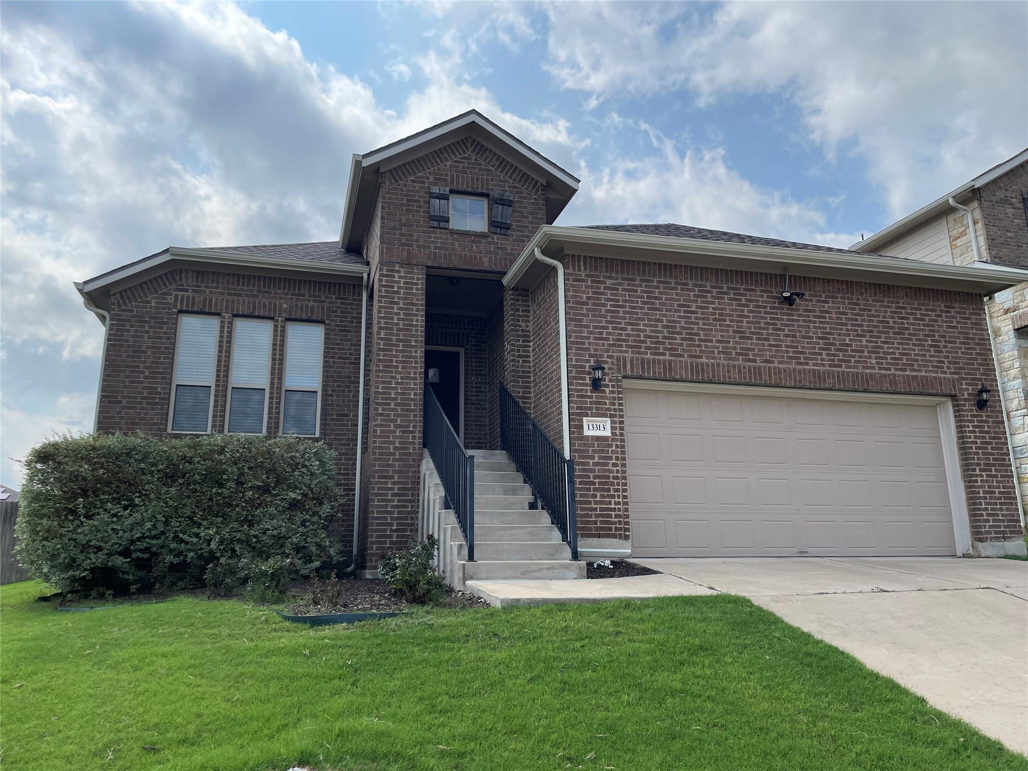 Listing photo 1 of 13313  Henneman Dr