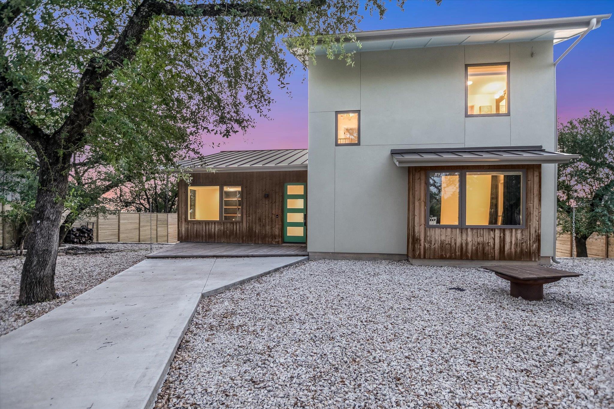 Listing photo 1 of 13  Meridian Dr