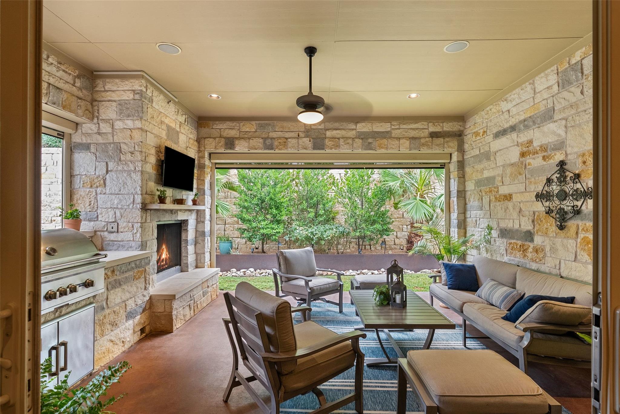 Listing photo 1 of 122  Feritti Dr