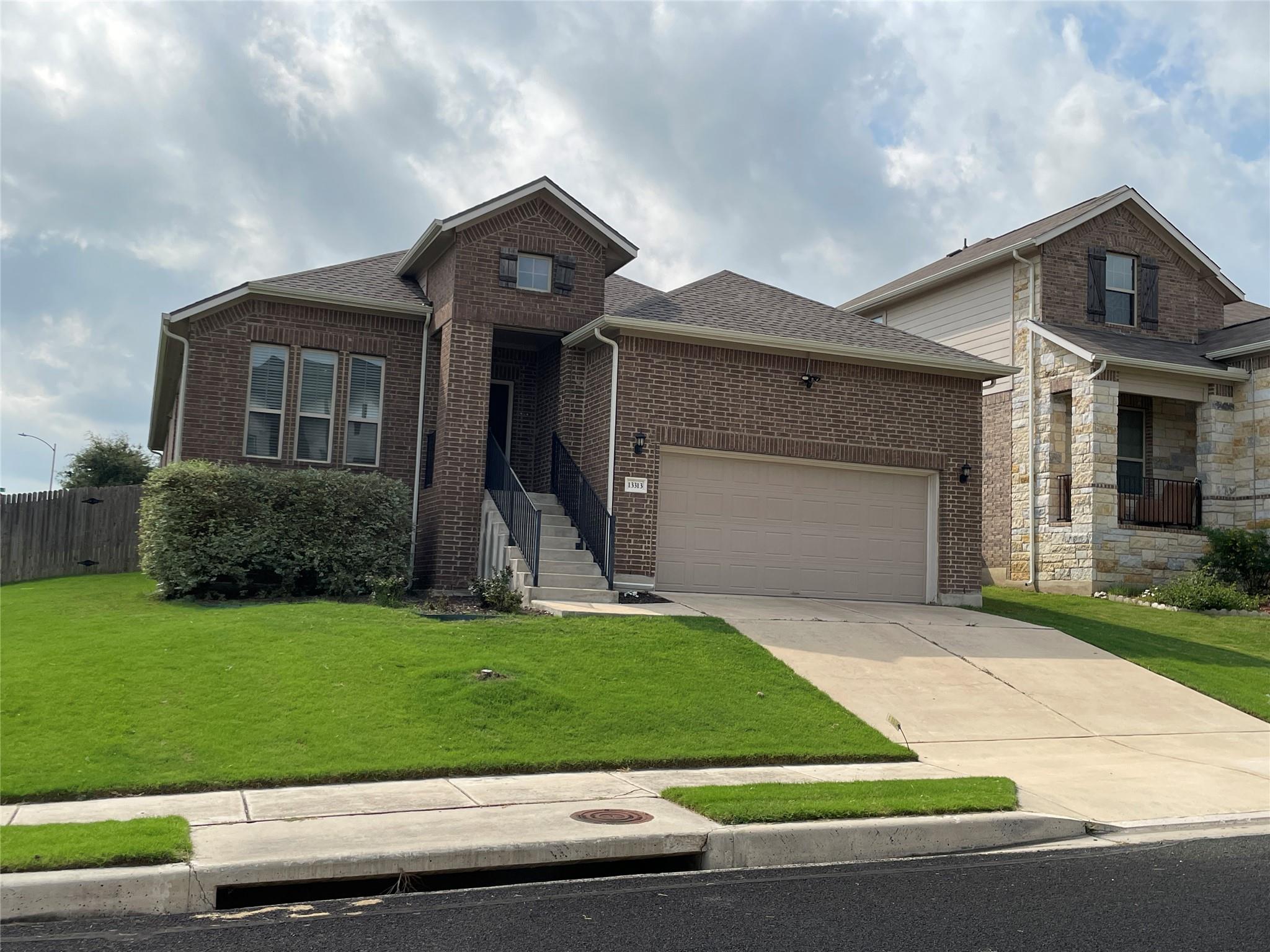 Listing photo 1 of 13313  Henneman Dr