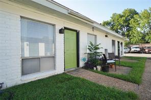 Listing photo 1 of 612 W 51st St  #102