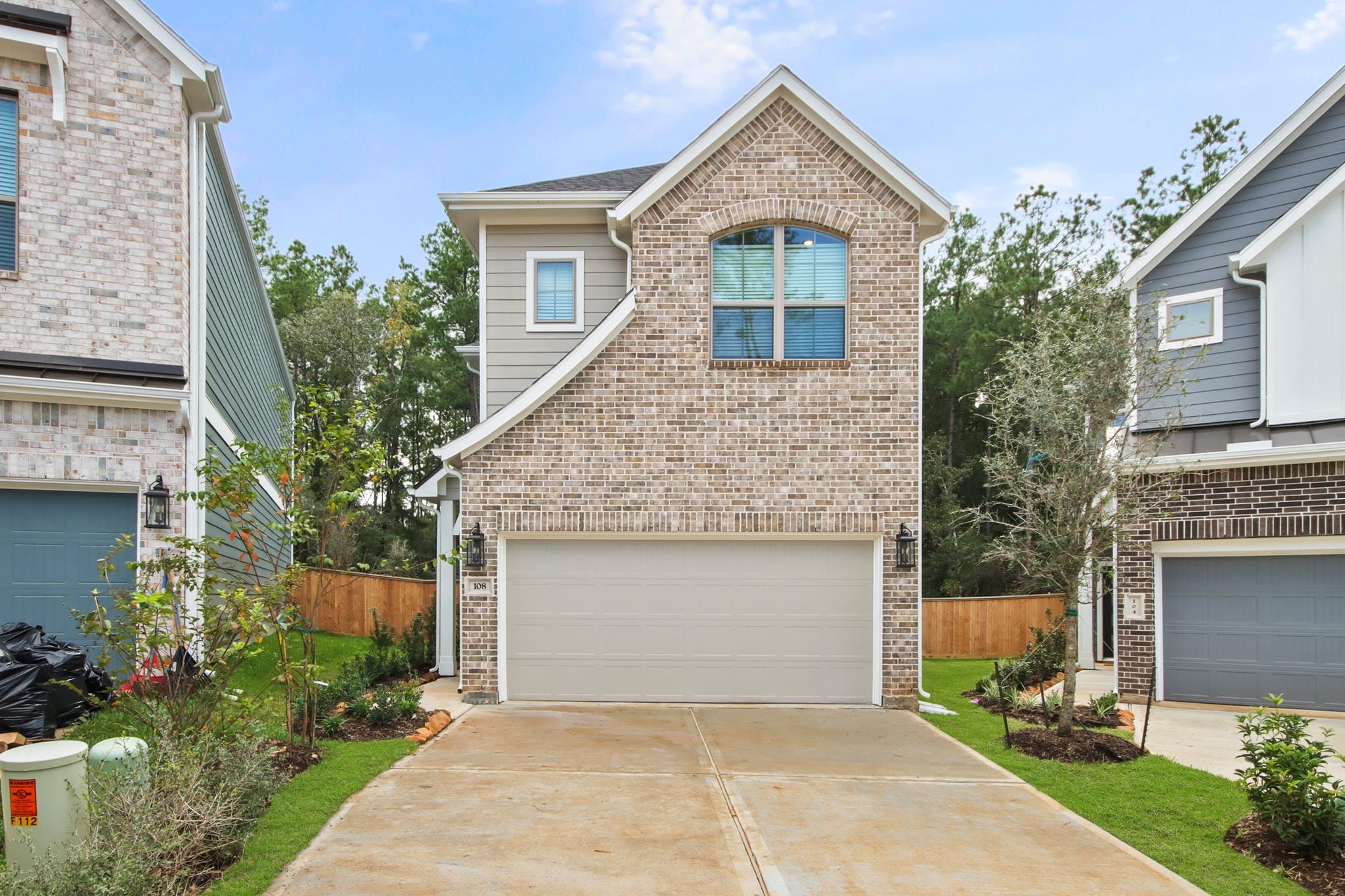 A classic brick exterior and concrete driveway de