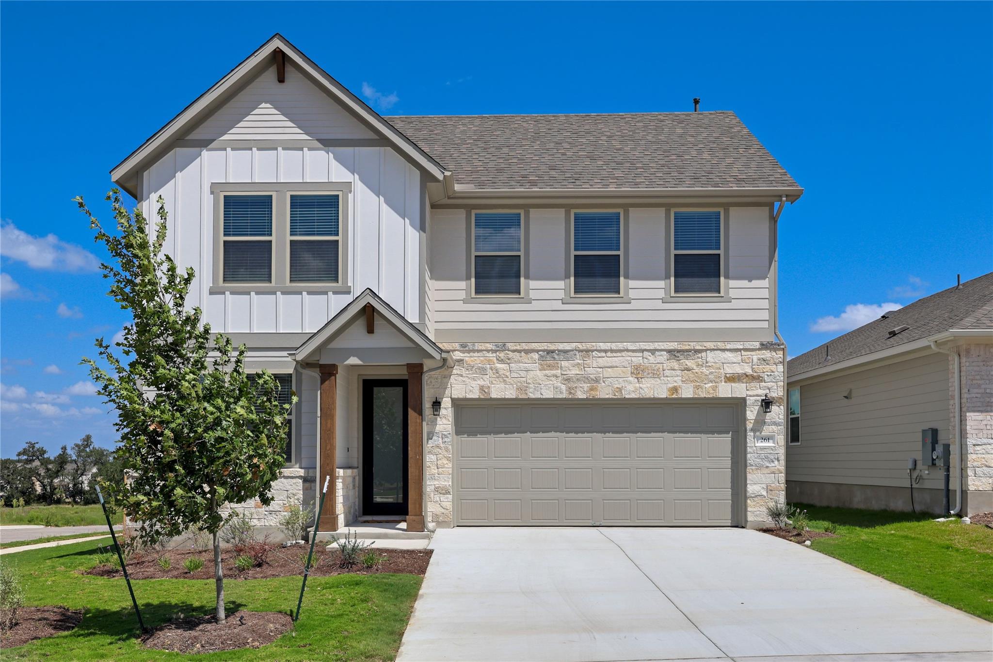 Listing photo 1 of 261  Crater Lake Dr