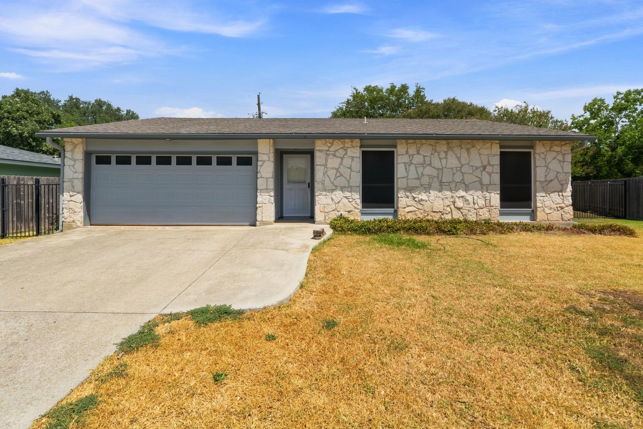 Listing photo 1 of 3102  Jeanne Marie Ct