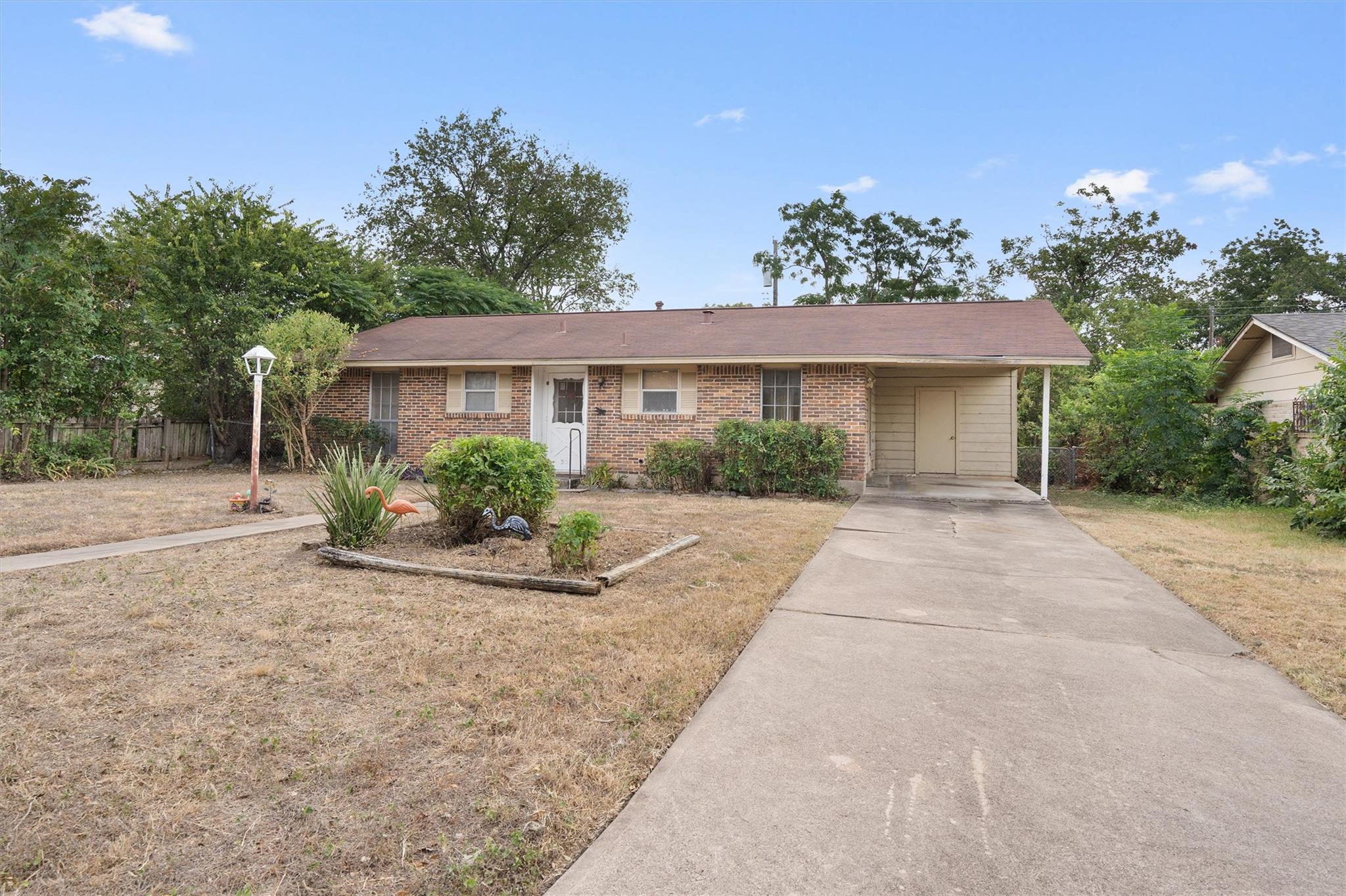 Listing photo 1 of 201  Cinderella Dr