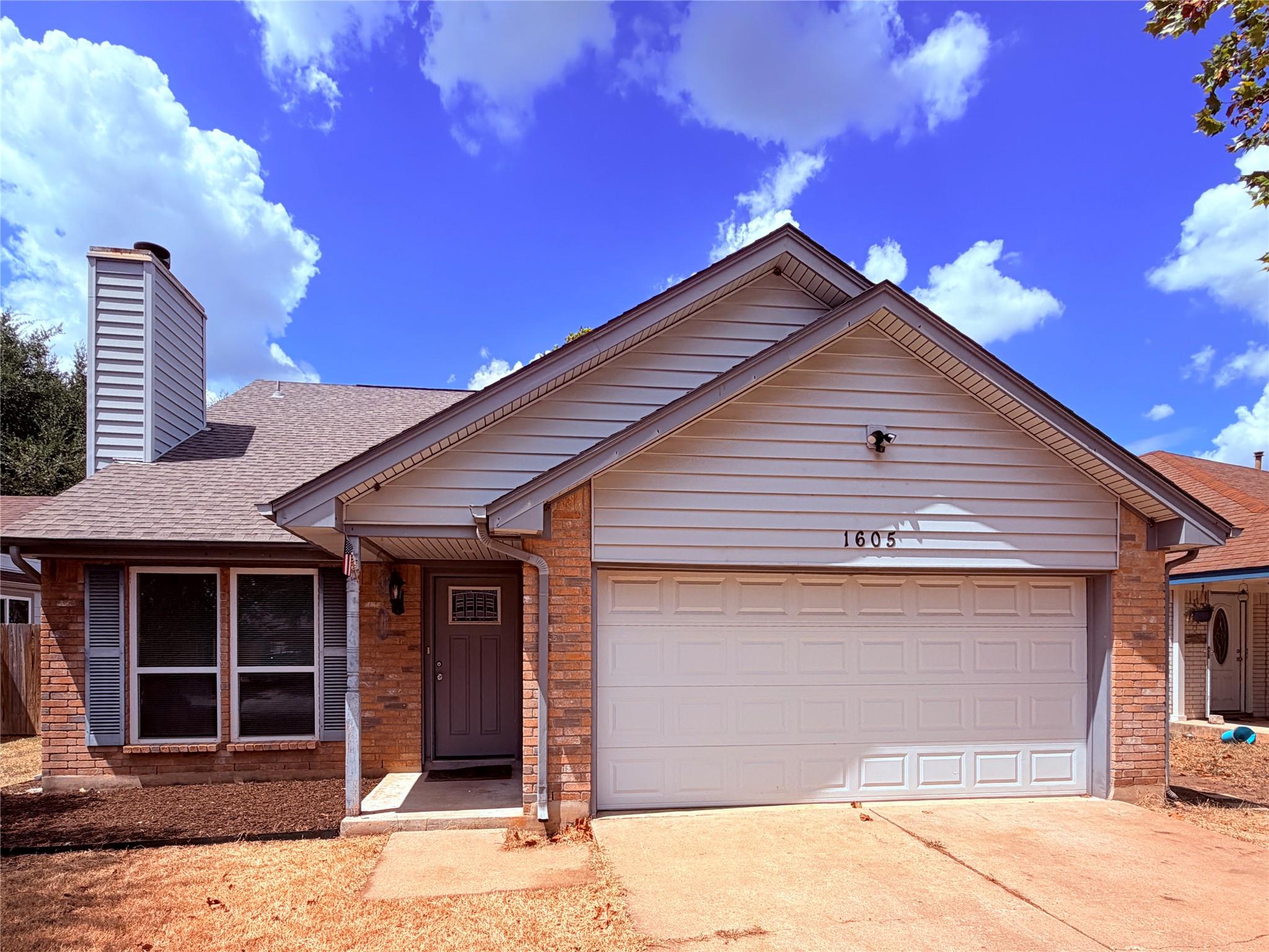 Listing photo 1 of 1605  Parkwood Dr