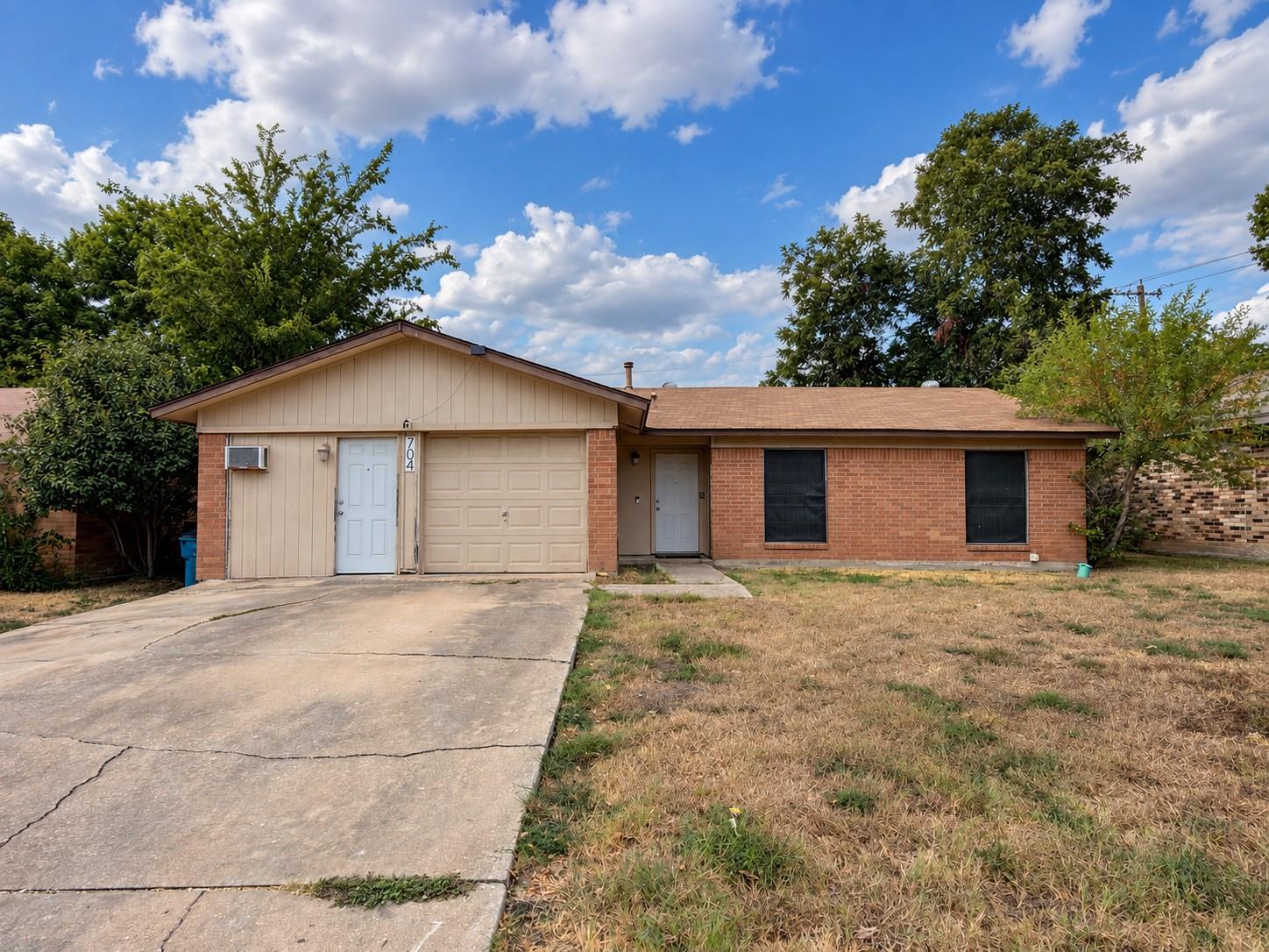 Listing photo 1 of 704  Drake Ln