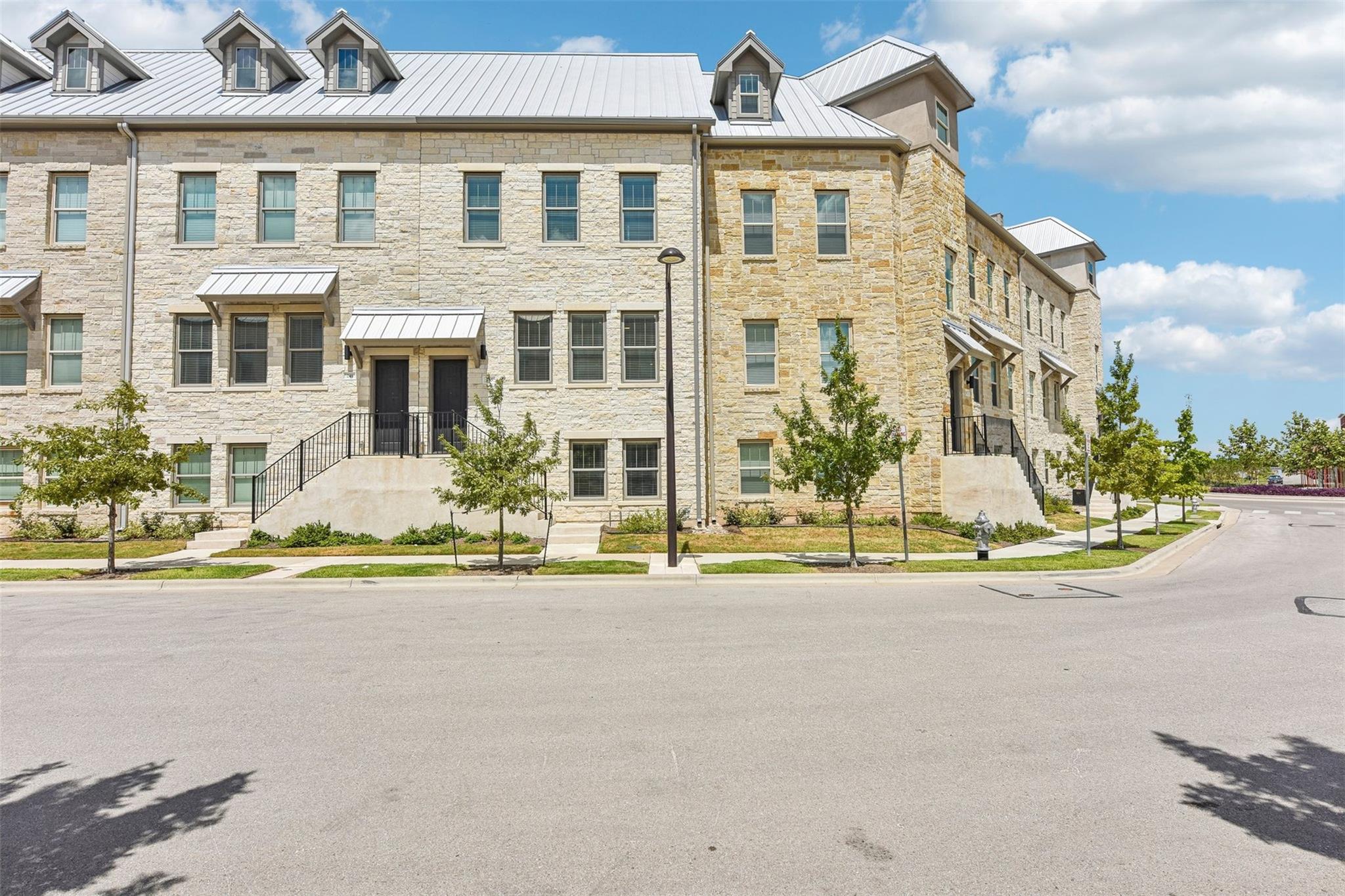 Listing photo 1 of 245  John Webster St