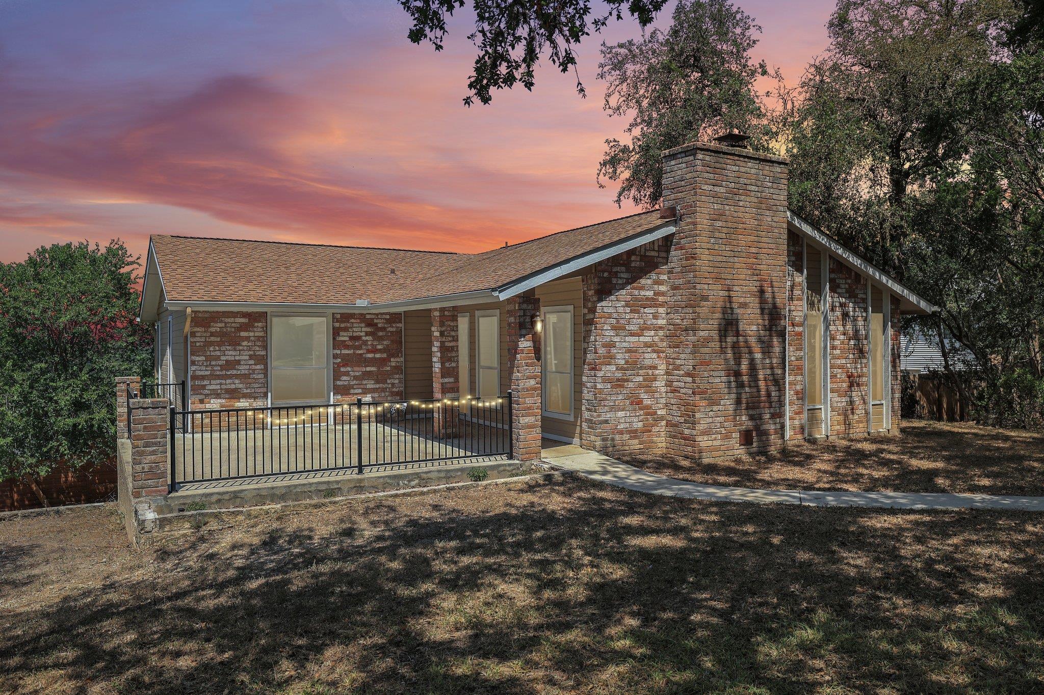 Listing photo 1 of 808  Dale Dr