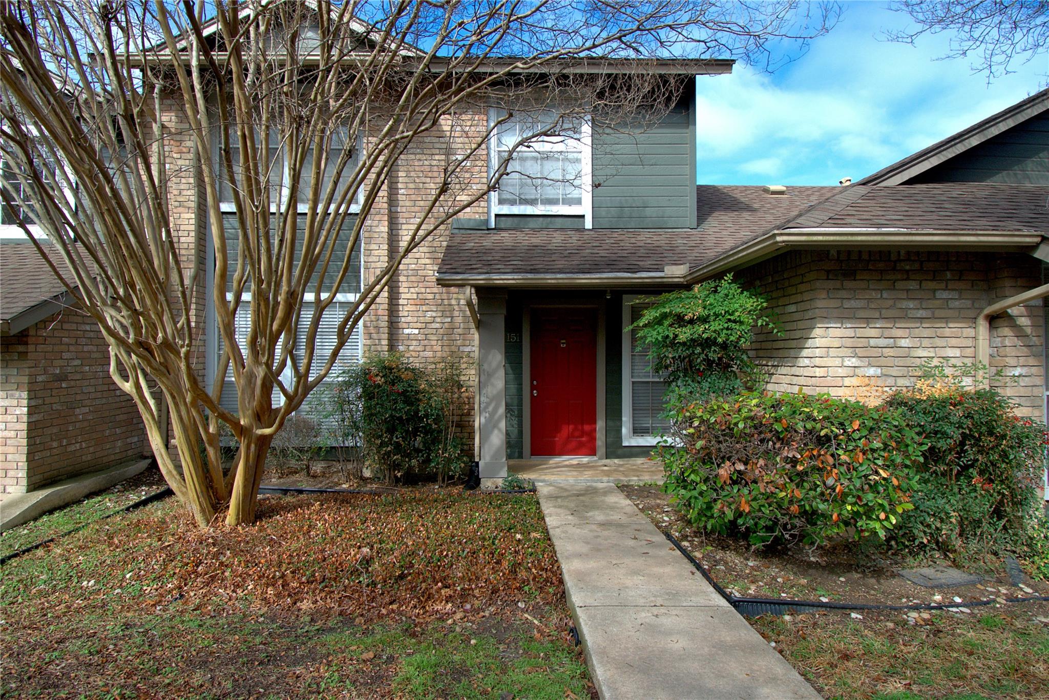 Listing photo 1 of 1015 E Yager Ln  #151