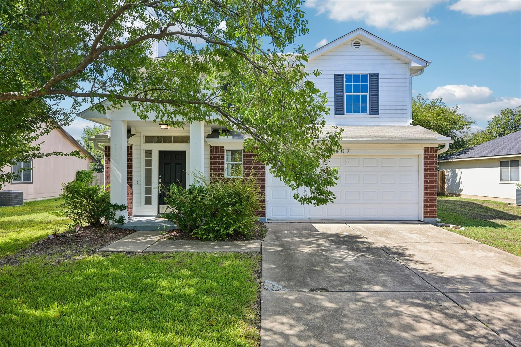 Ảnh nhà đang rao bán 1 của 607  Sparkling Brook Ln