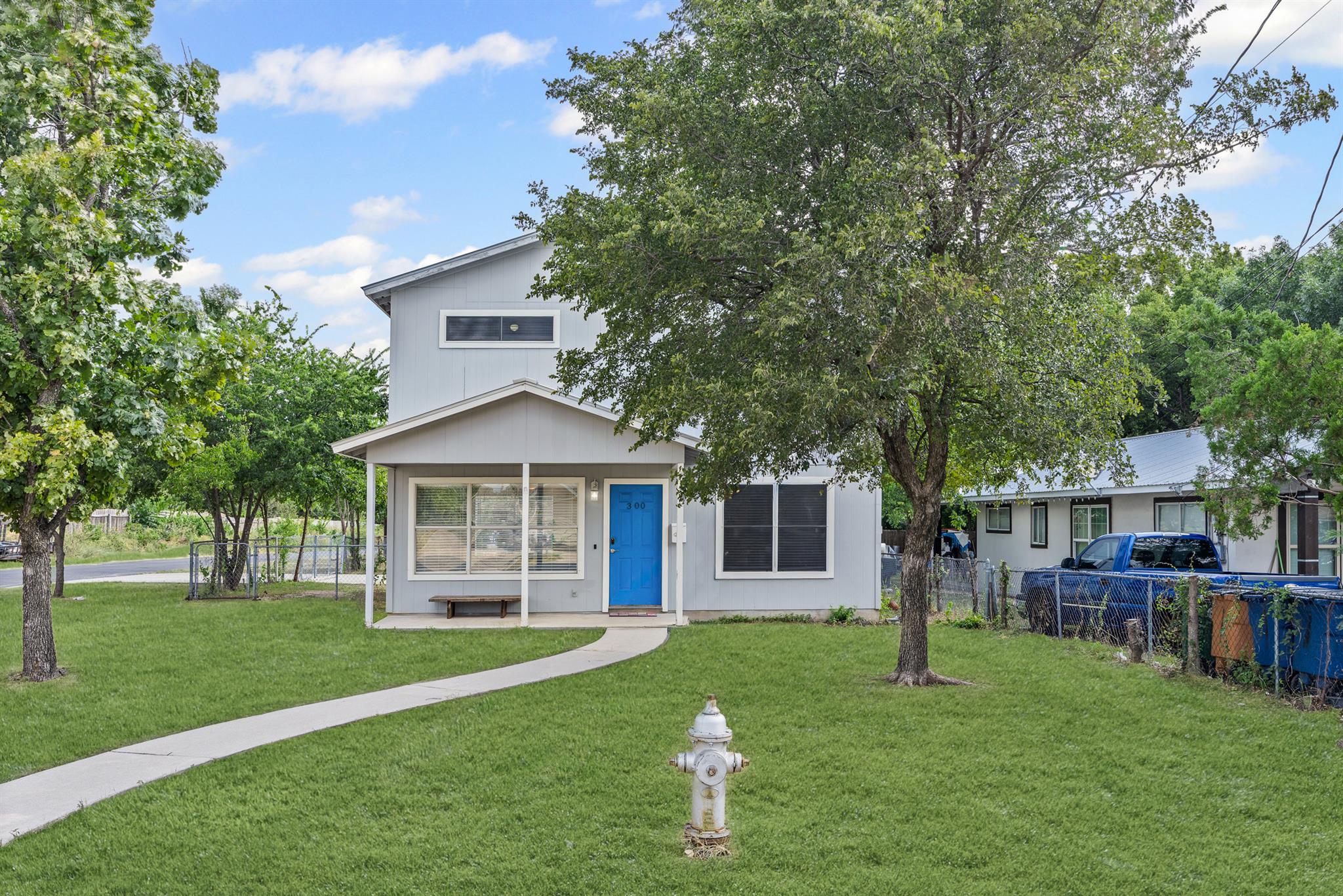 Listing photo 1 of 300  Blackson Ave
