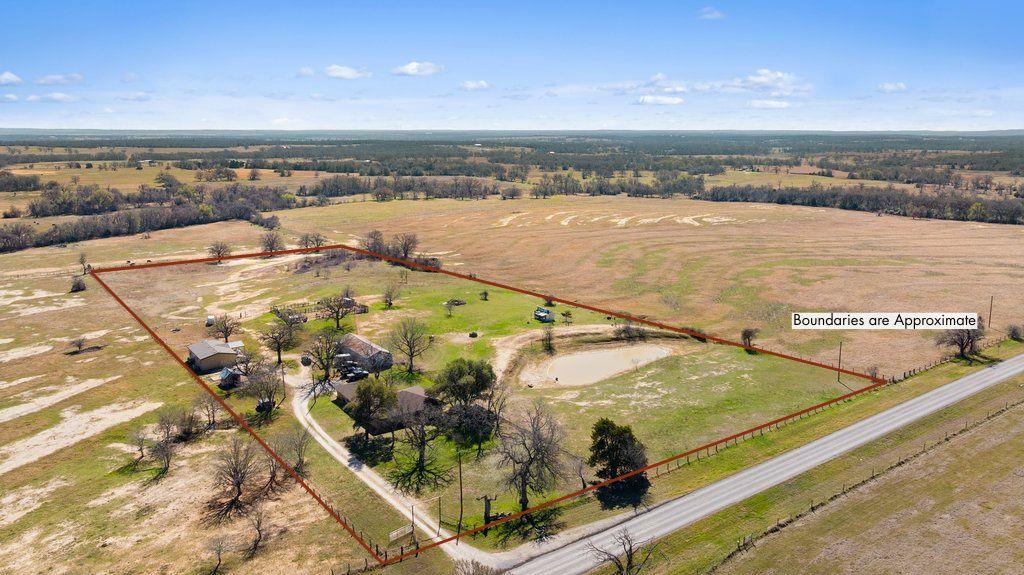 Listing photo 1 of 950 S Fm 486 None