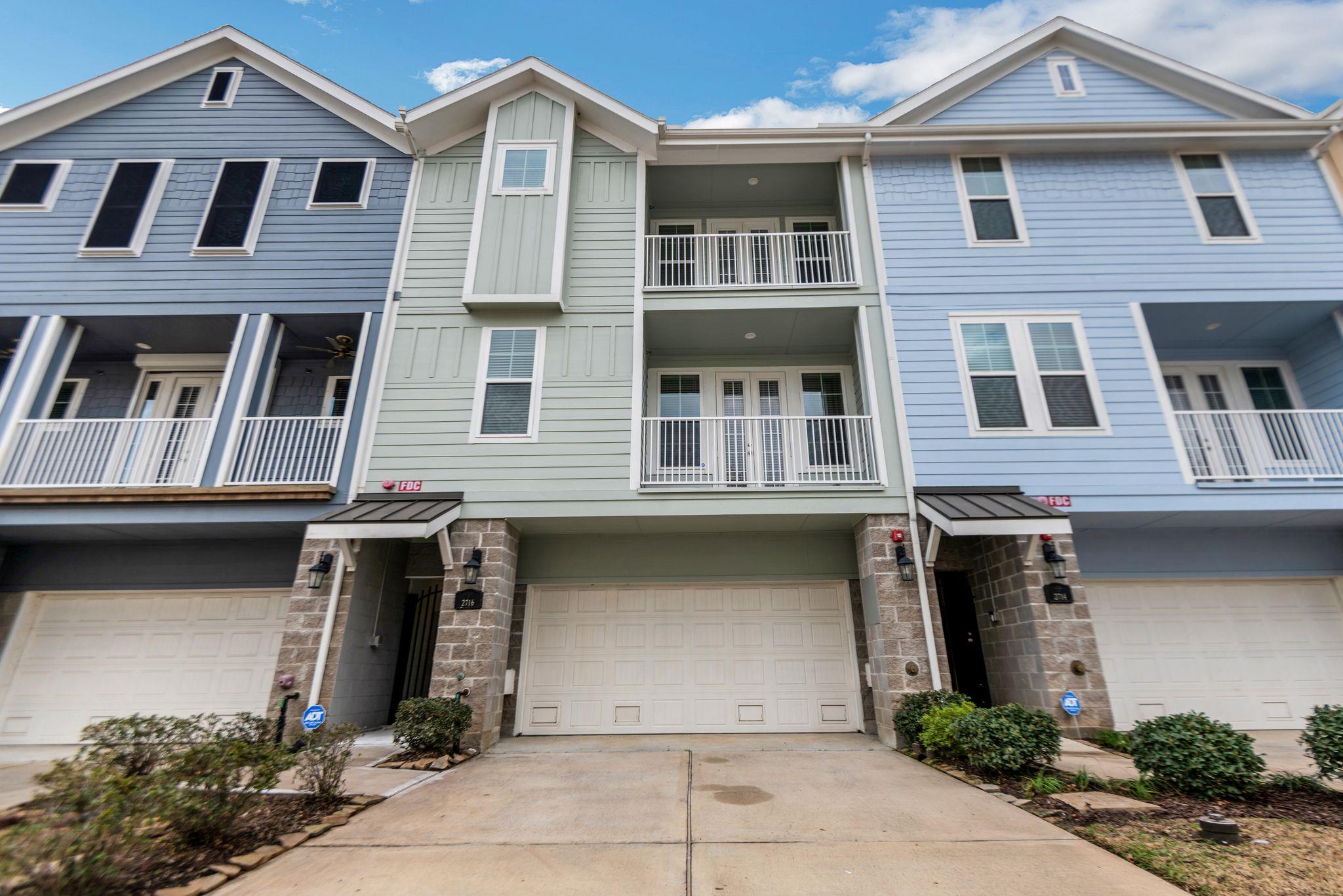 Listing photo 1 of 2716  Veranda Fls