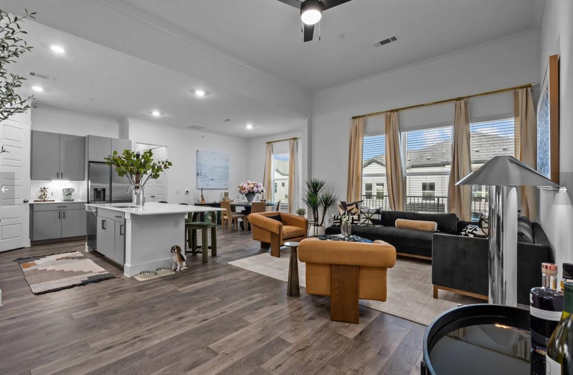 Listing photo 1 of 476  Suffield Dr  #128