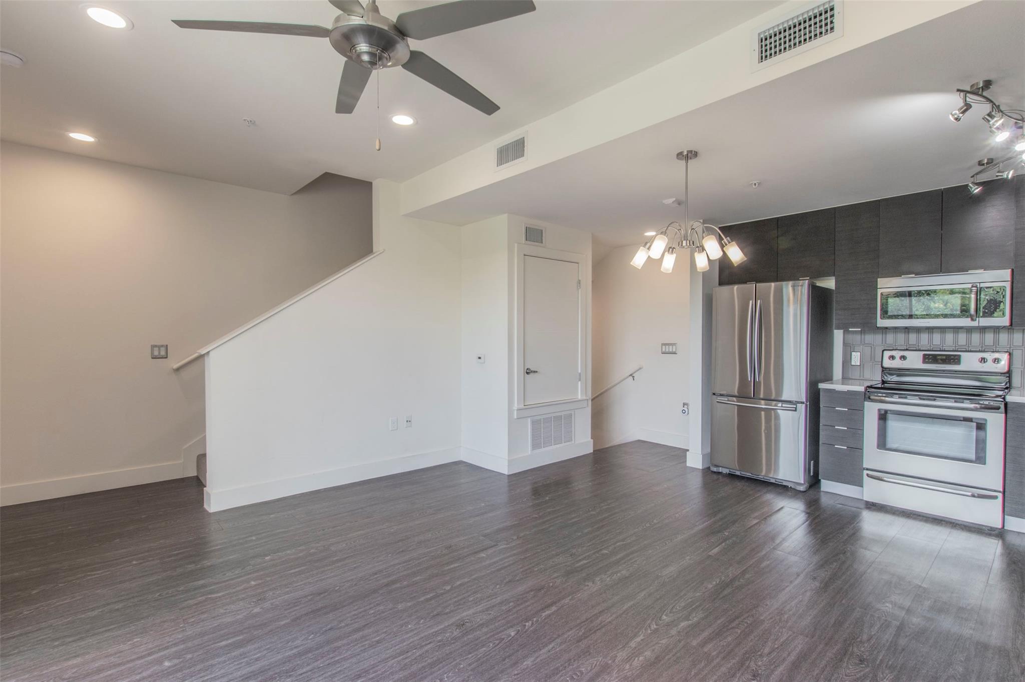 Listing photo 1 of 604 N Bluff Dr  #155