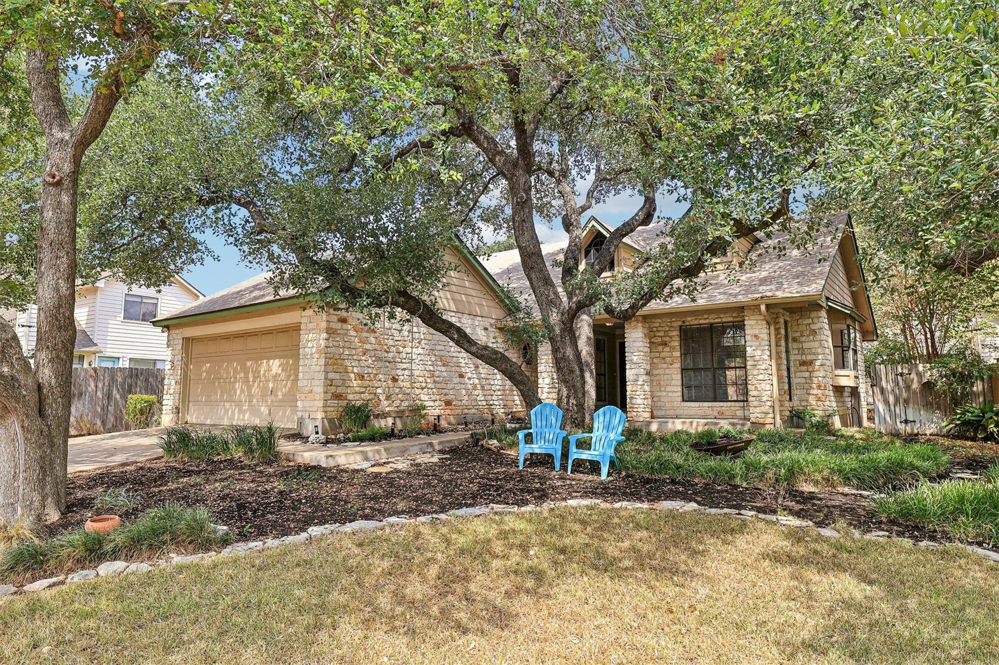 Listing photo 1 of 8302  Racine Trl