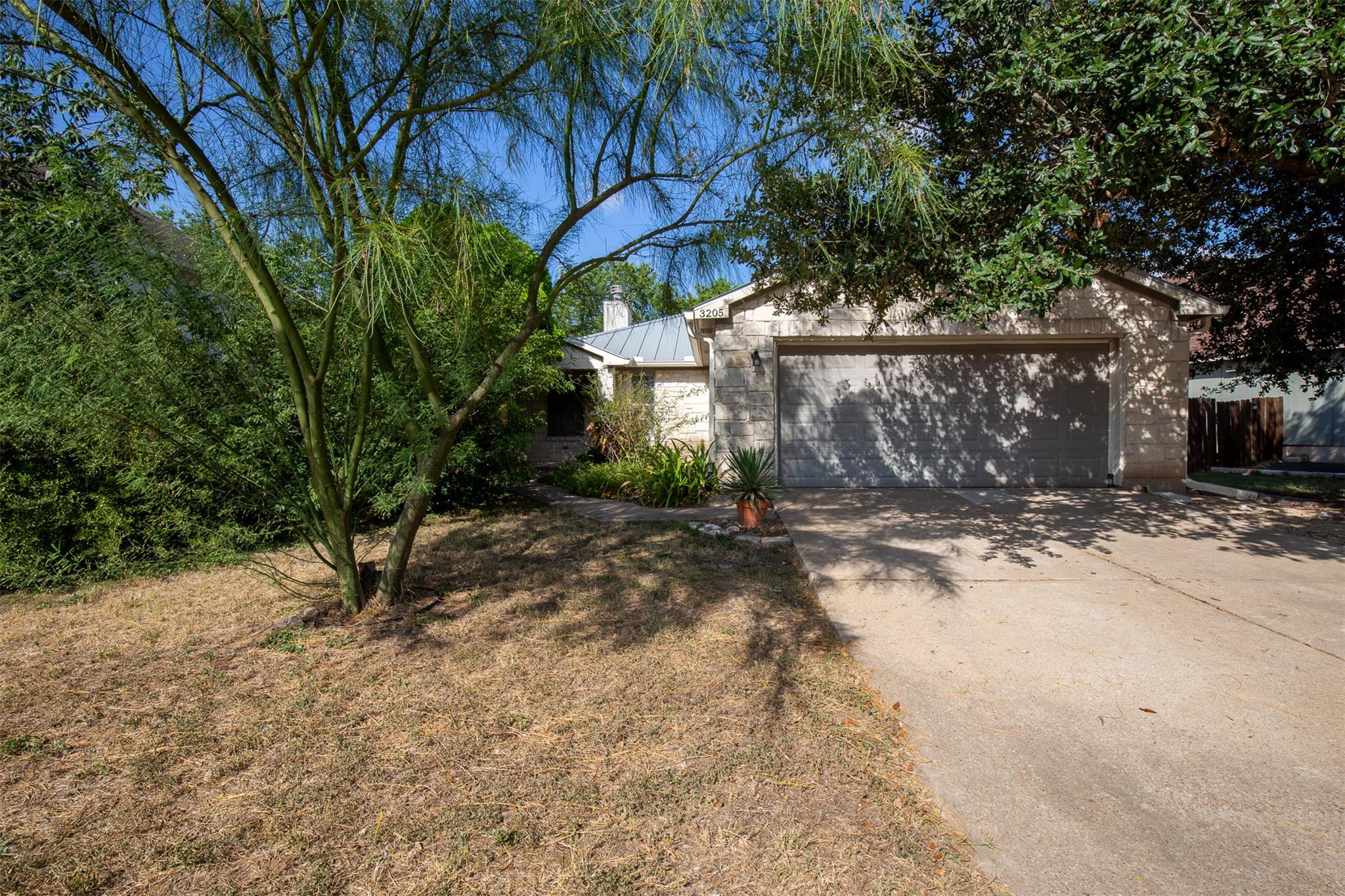 Listing photo 1 of 3205  Susquehanna Ln