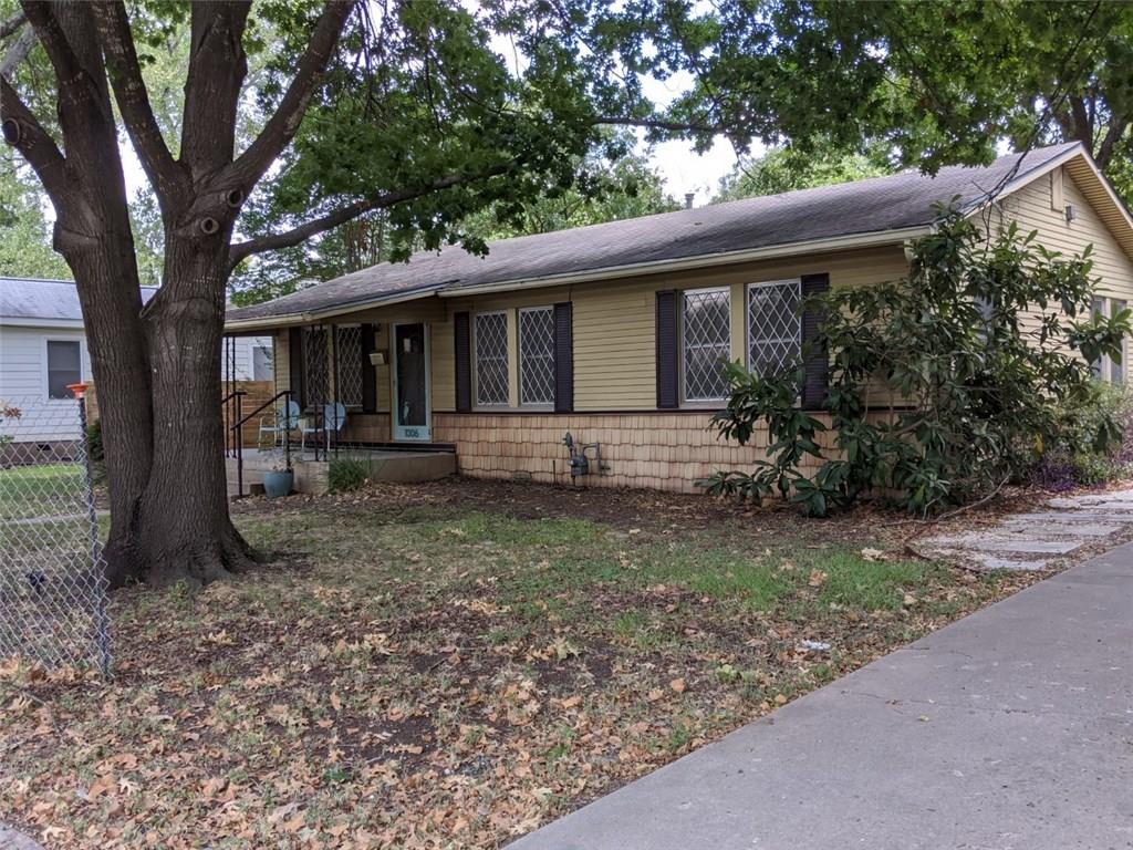 Listing photo 1 of 1006  Brentwood St