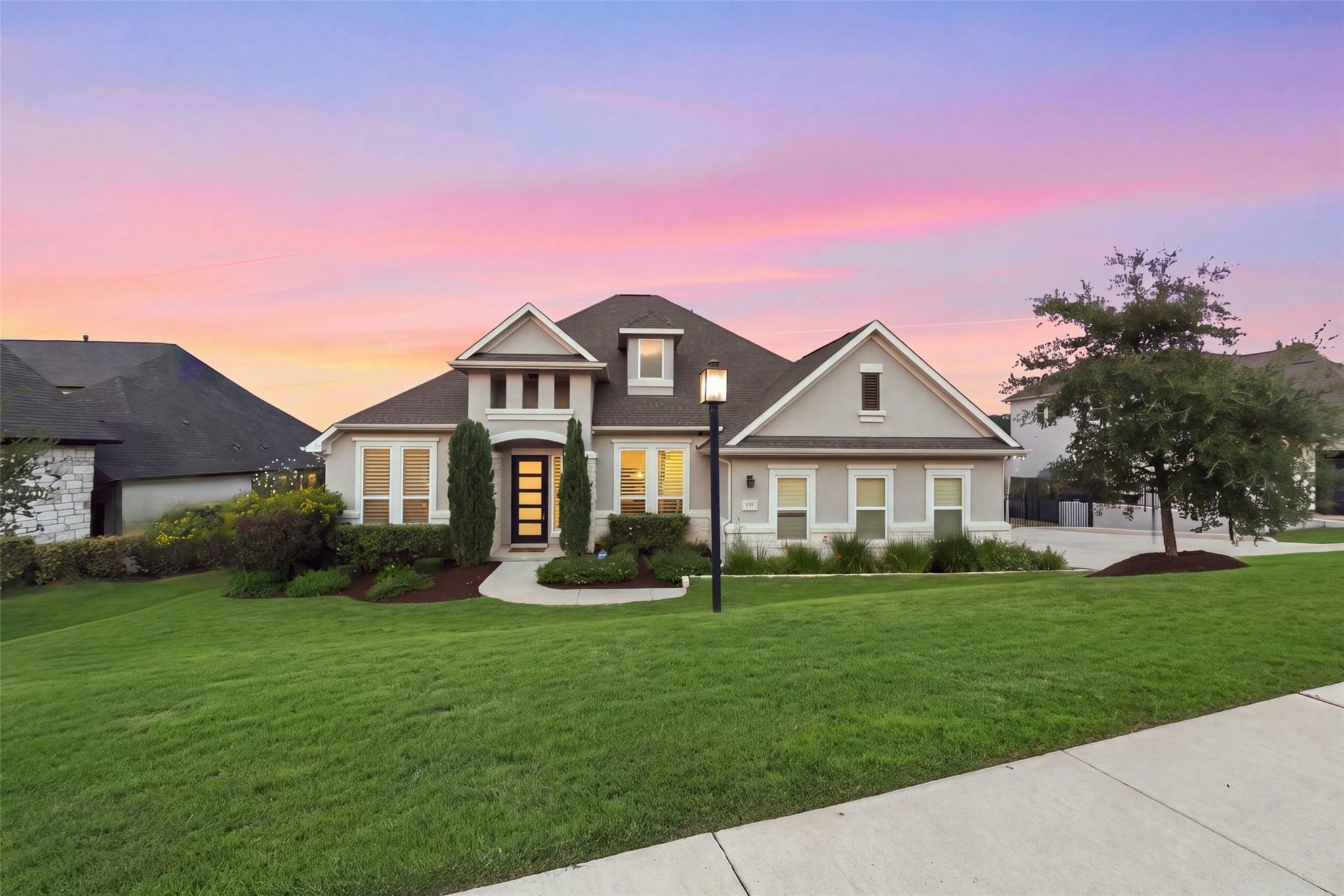 Listing photo 1 of 207  LODESTONE Ln