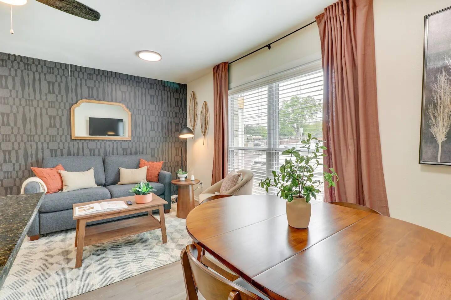 Listing photo 1 of 2401  Manor rd None  #129