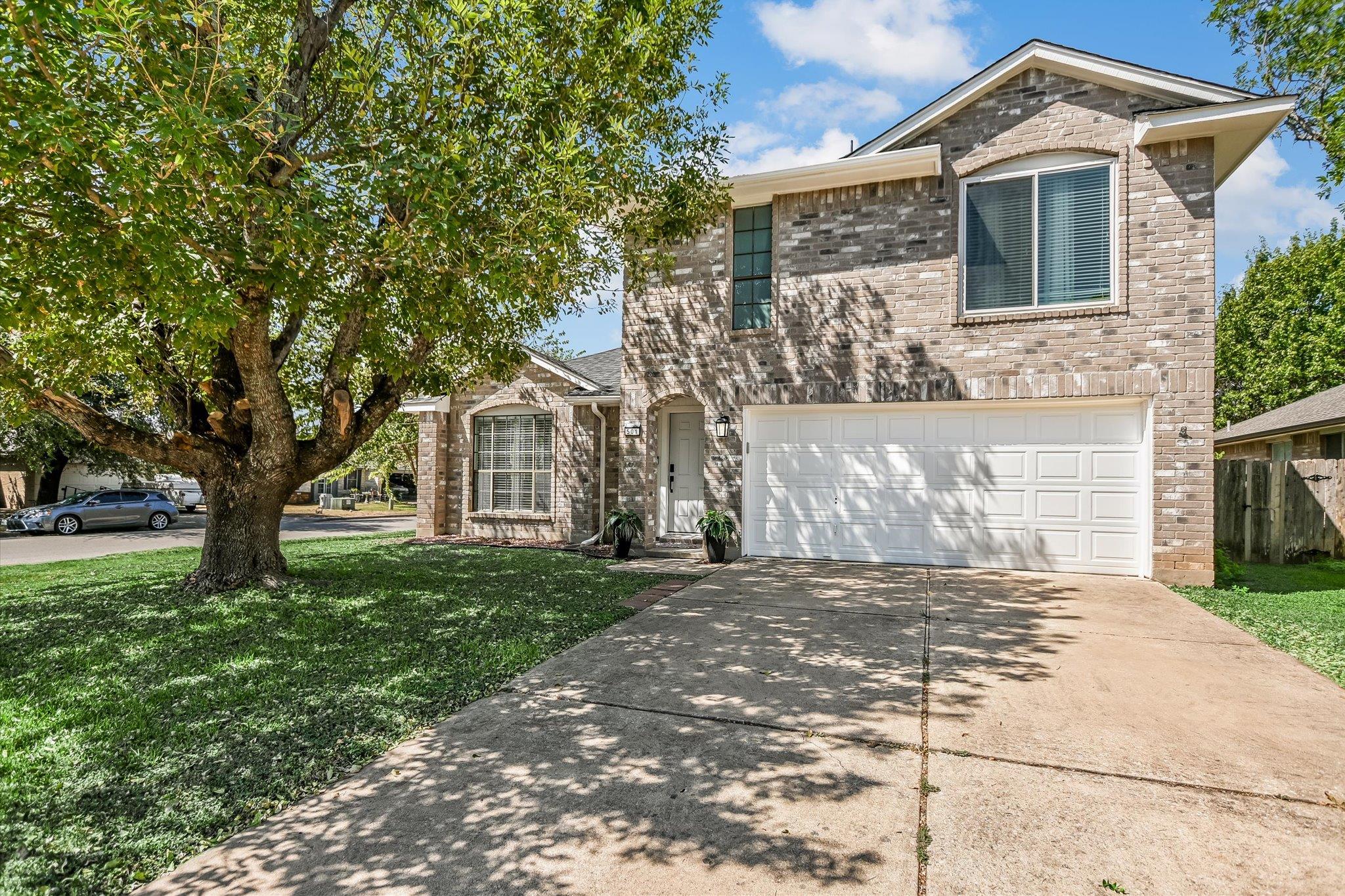 Listing photo 1 of 501  Battlecreek Ln