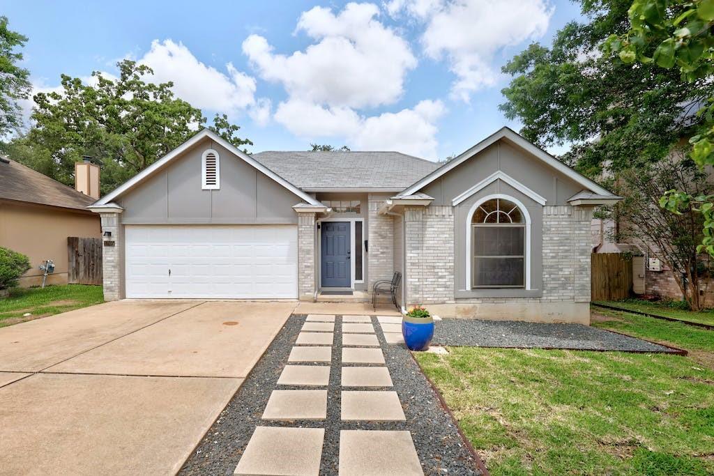 Listing photo 1 of 1205  Forest Oaks Path