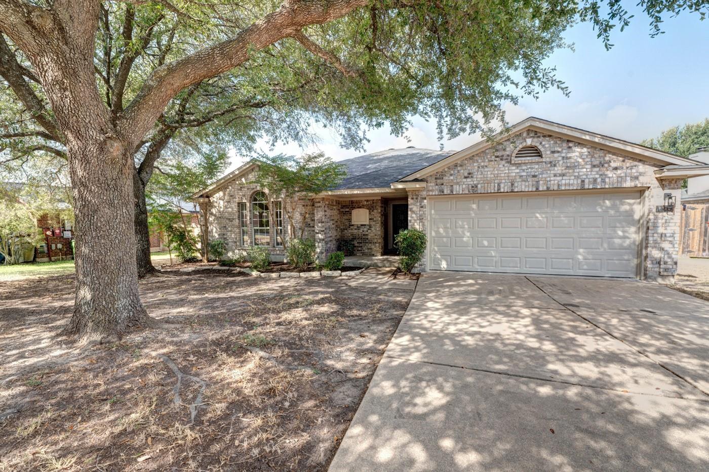 Listing photo 1 of 1114  Rolling Ridge Dr