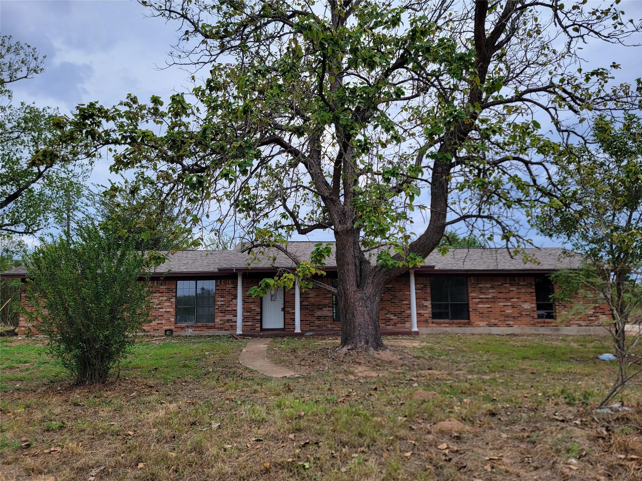 Listing photo 1 of 803 E 2nd St