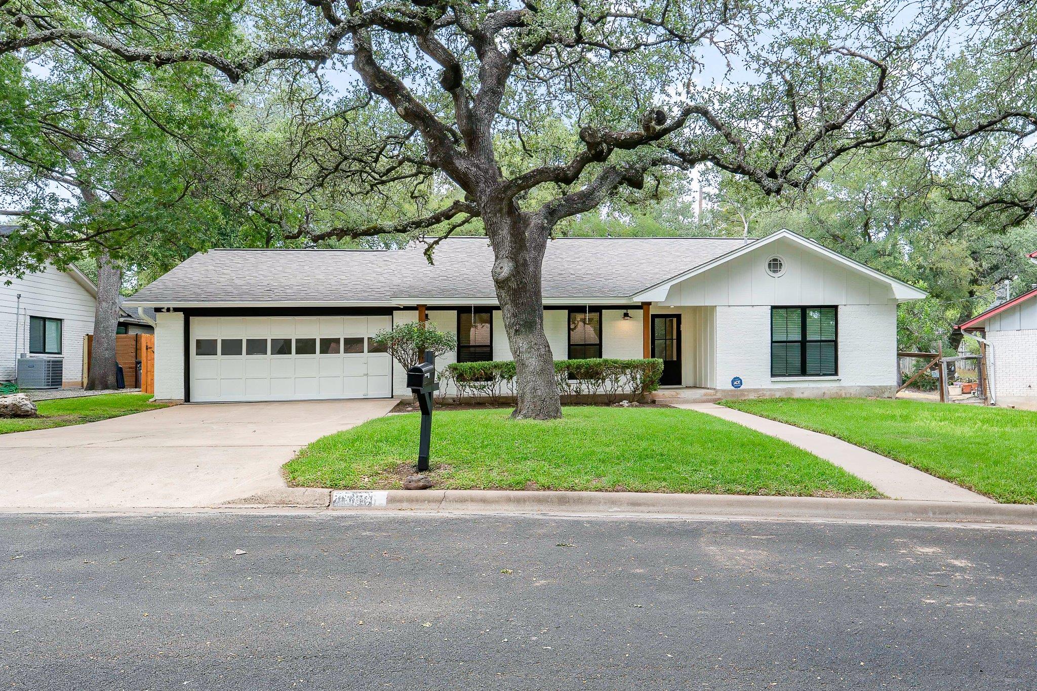 Listing photo 1 of 8806  Ridgehill Dr