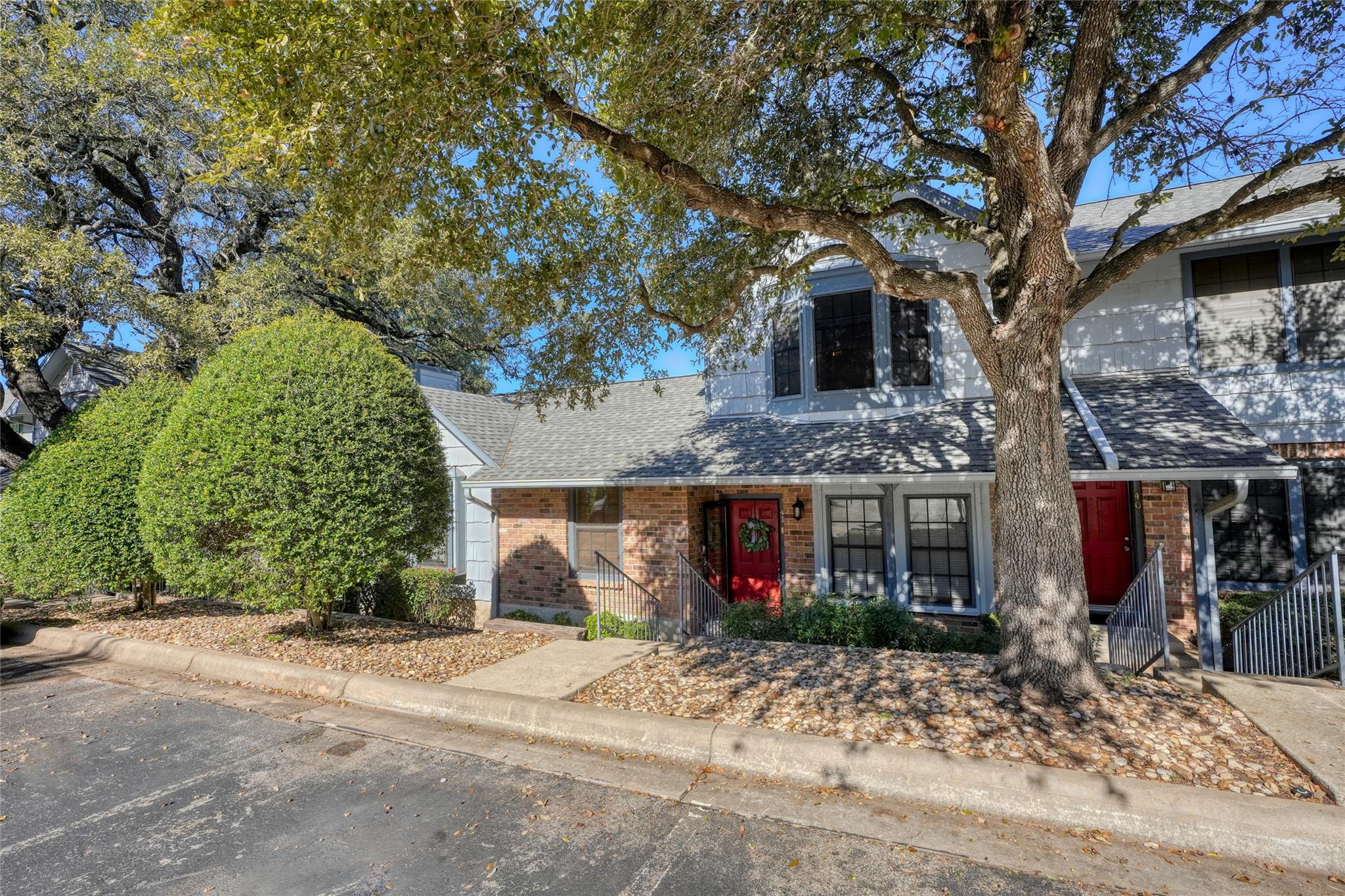 Listing photo 1 of 1411  Gracy Farms Ln  #41