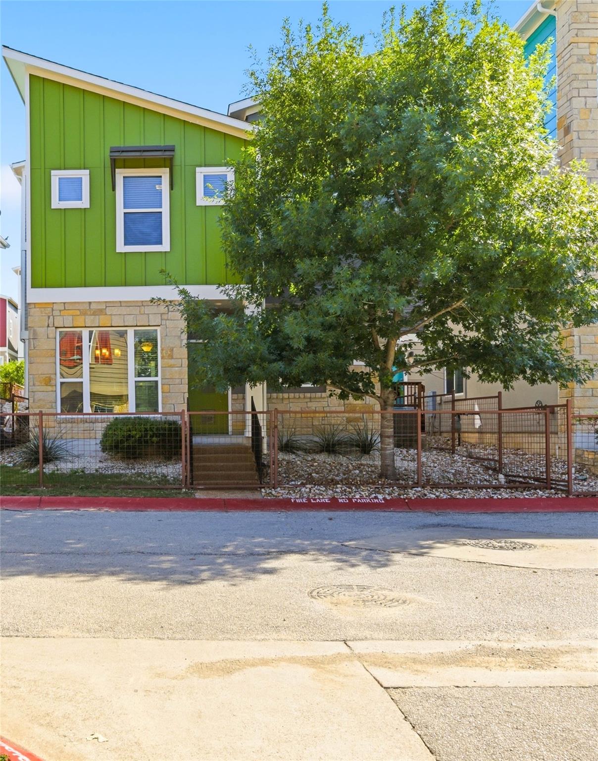 Listing photo 1 of 1937  Tramson Dr