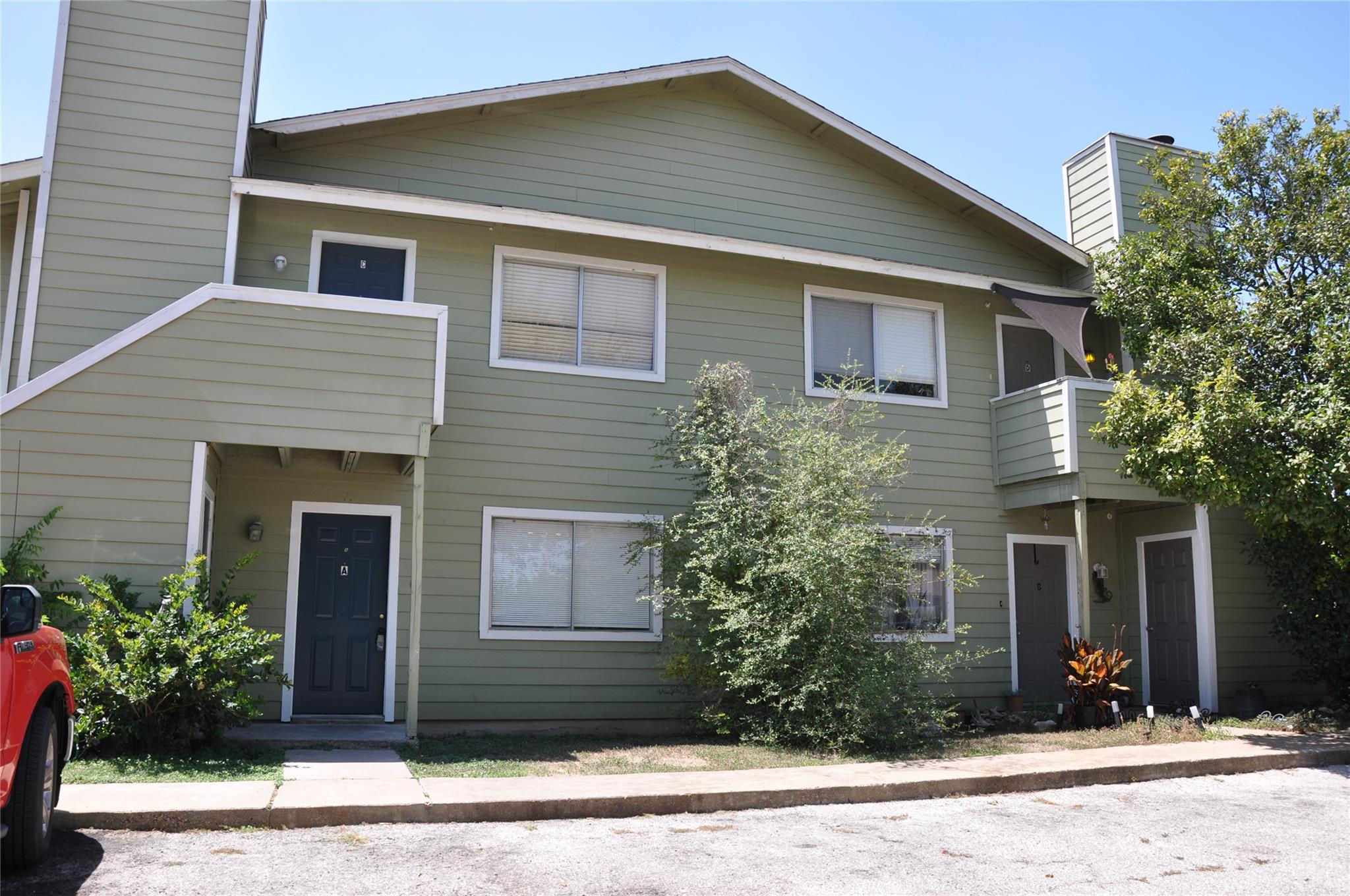 Multi-level residential exterior features wood si
