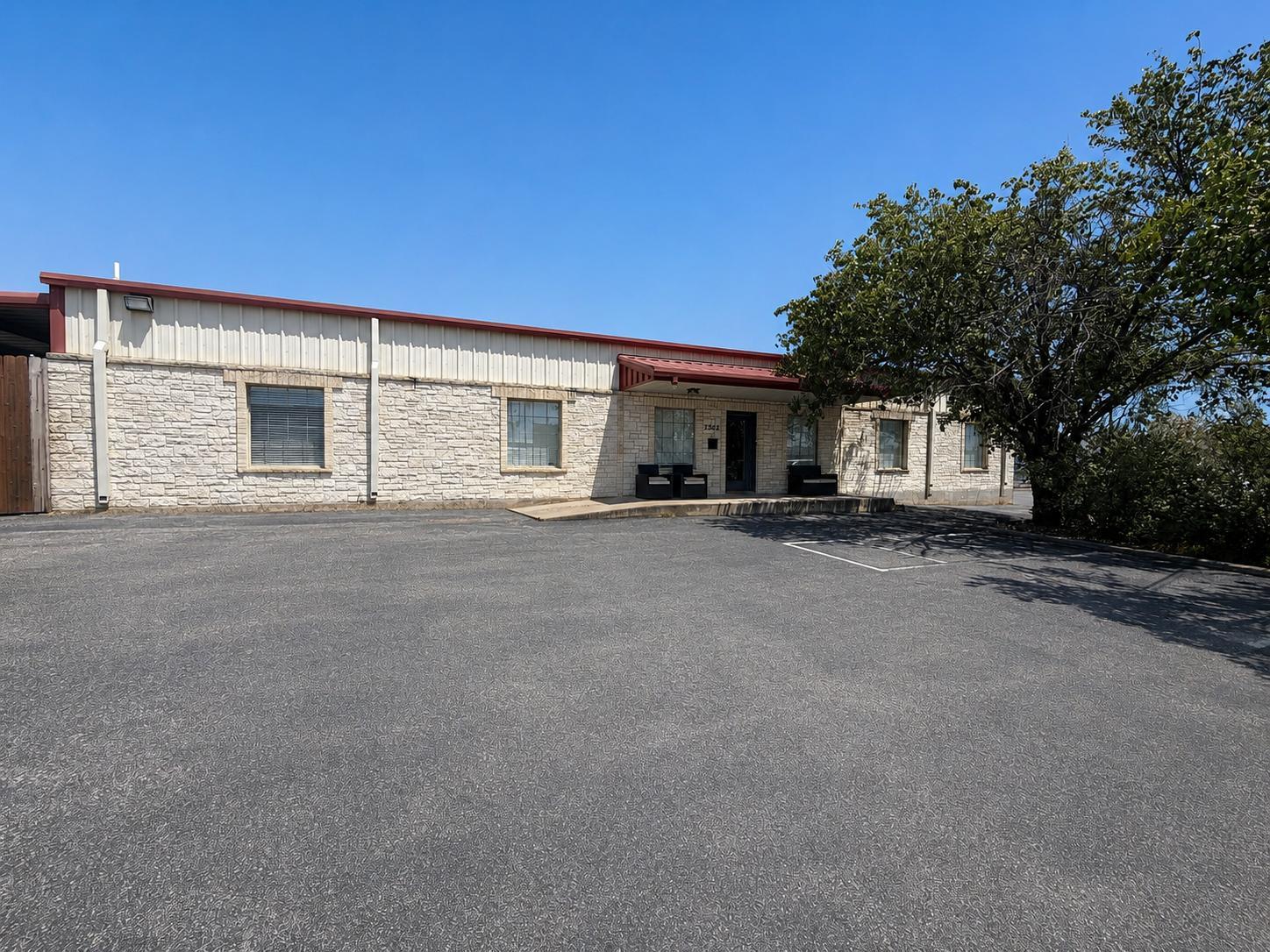 Textured stone veneer and a spacious asphalt driv