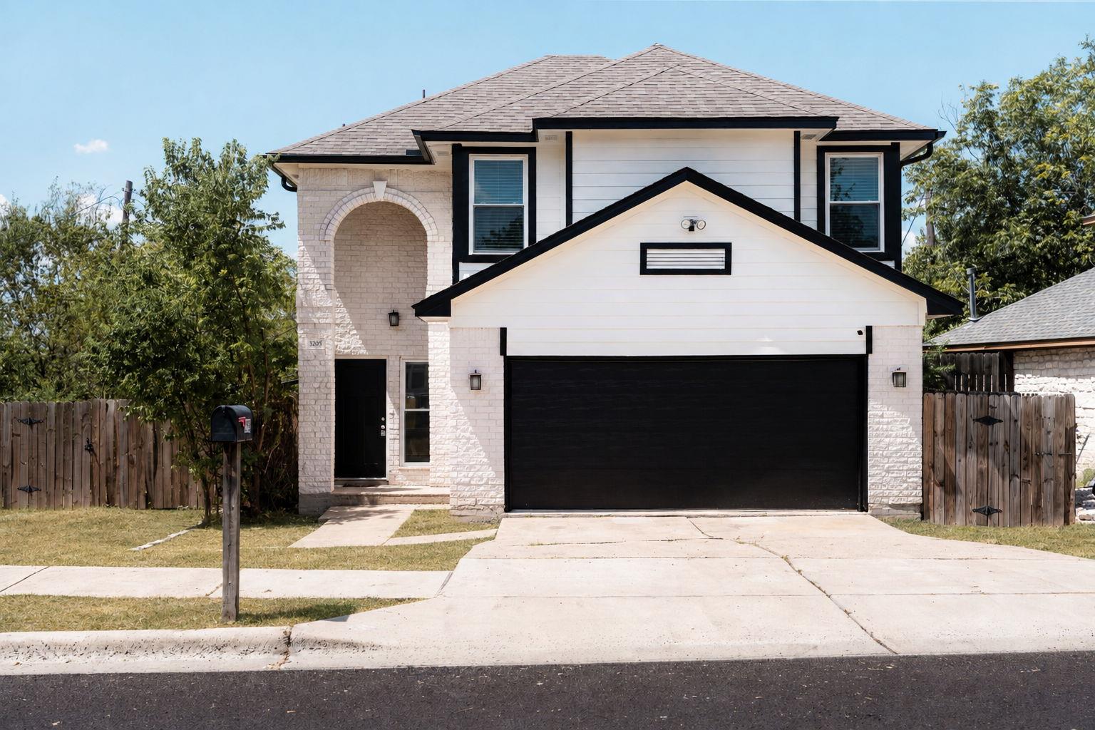 Listing photo 1 of 3205  Rockhurst Ln