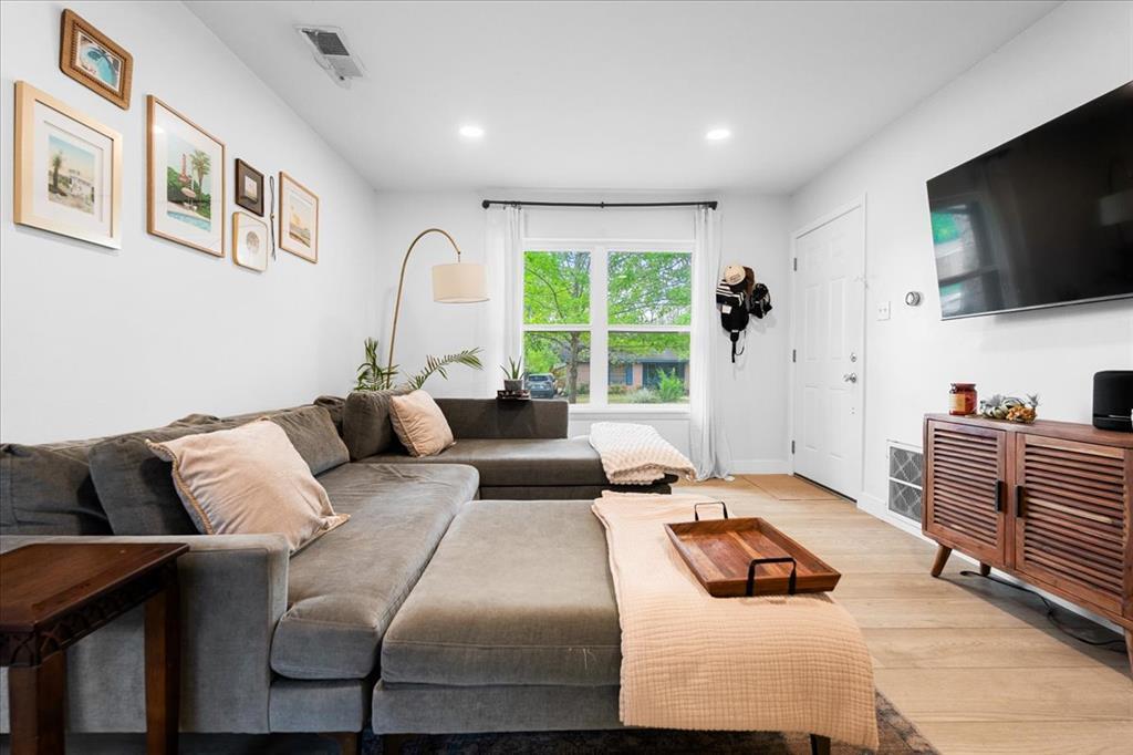 Listing photo 1 of 1808  Forest Hill Dr  #A