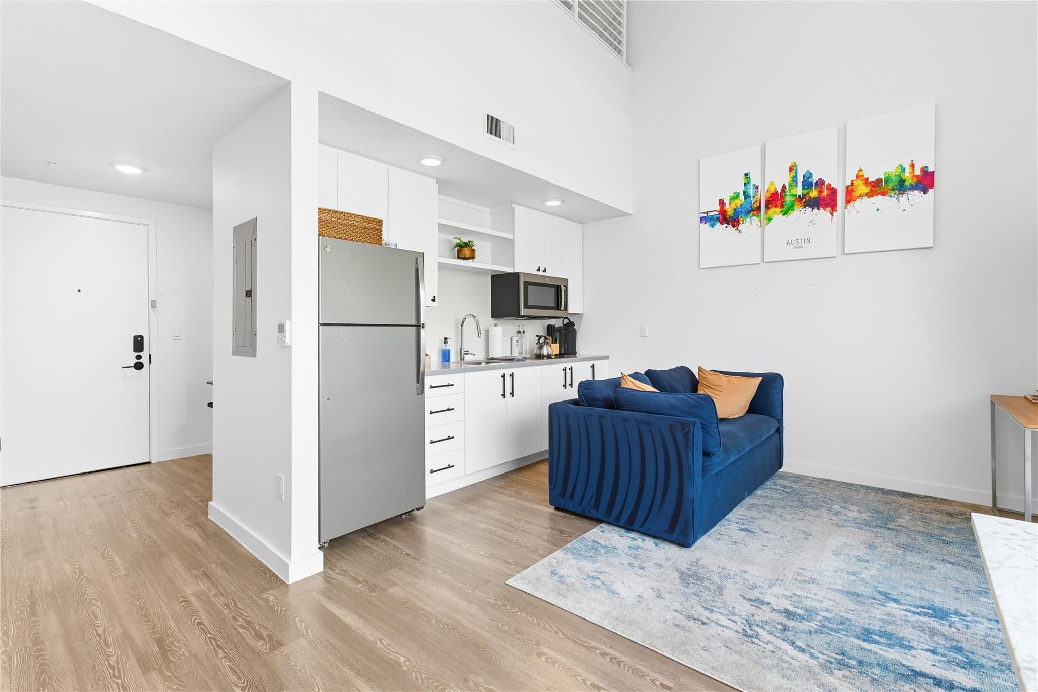 Ảnh nhà đang rao bán 1 của 49  Navasota St  #205