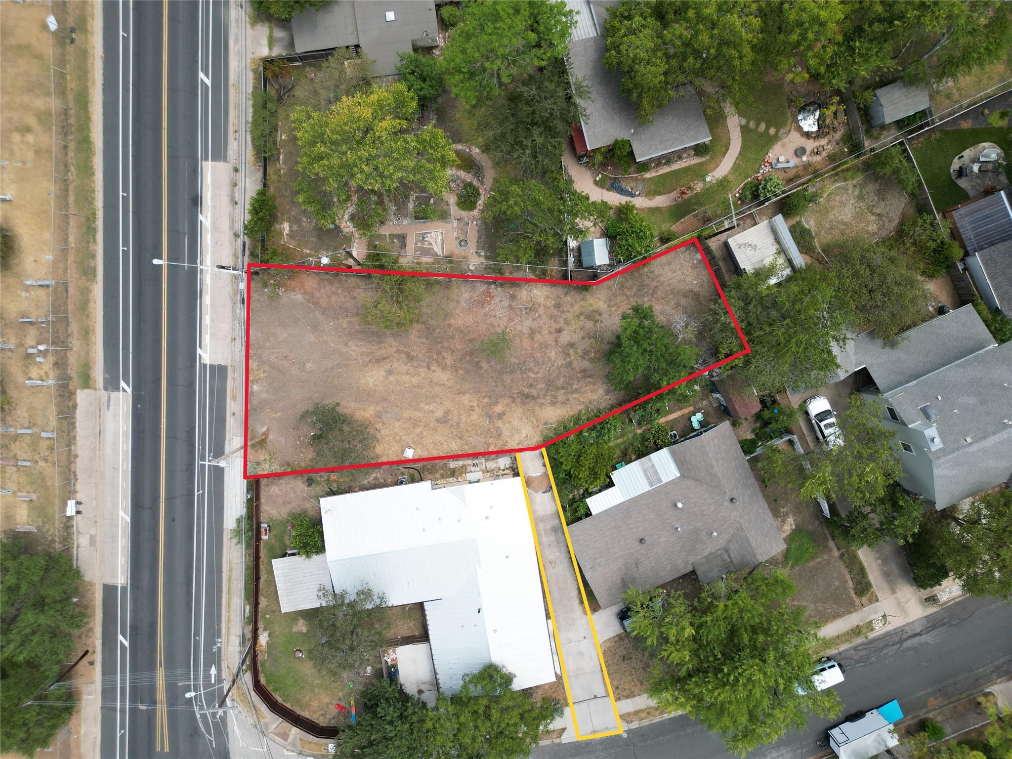 An aerial perspective outlines the generous lot b