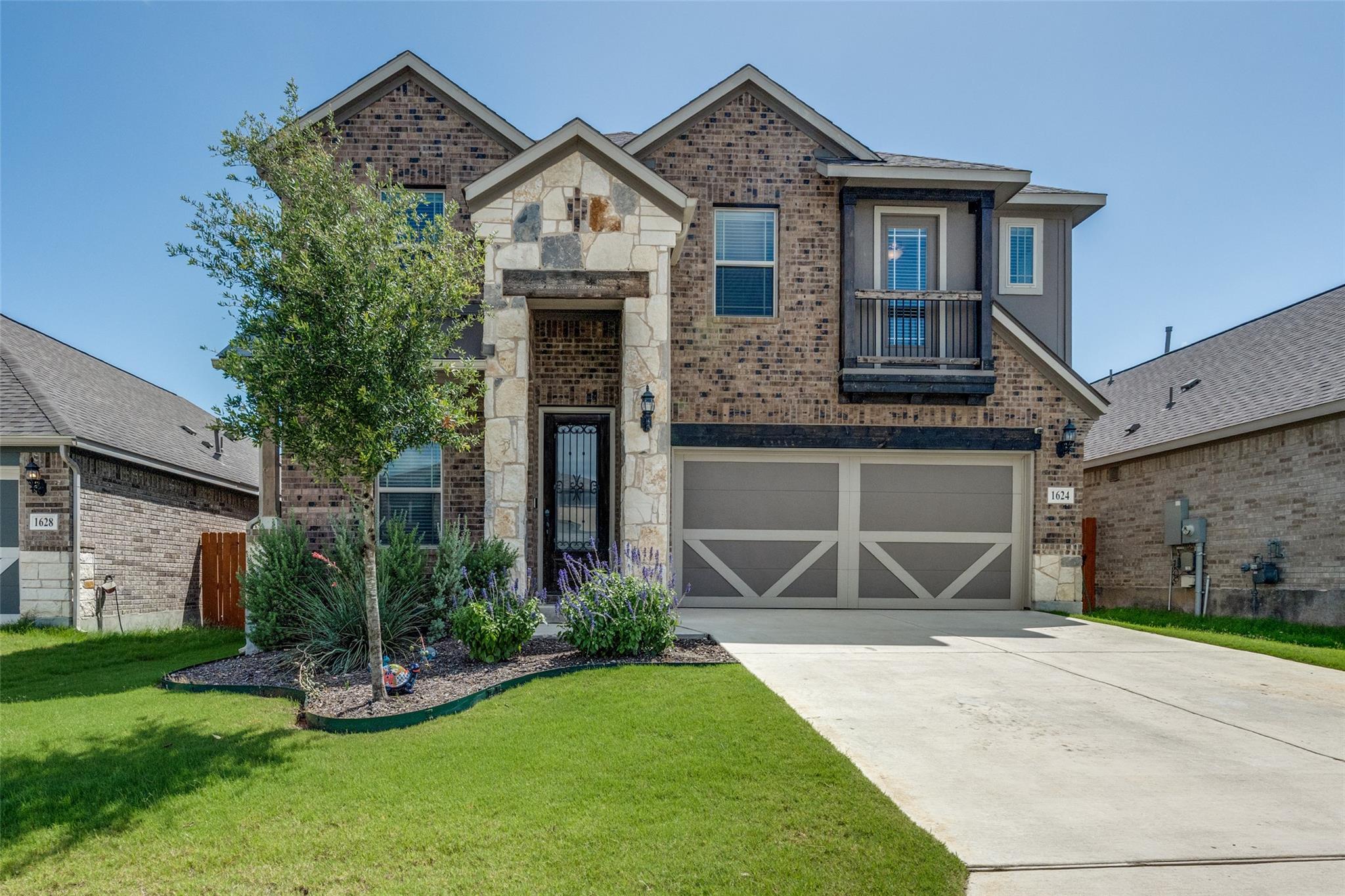 Listing photo 1 of 1624  Stone House Dr