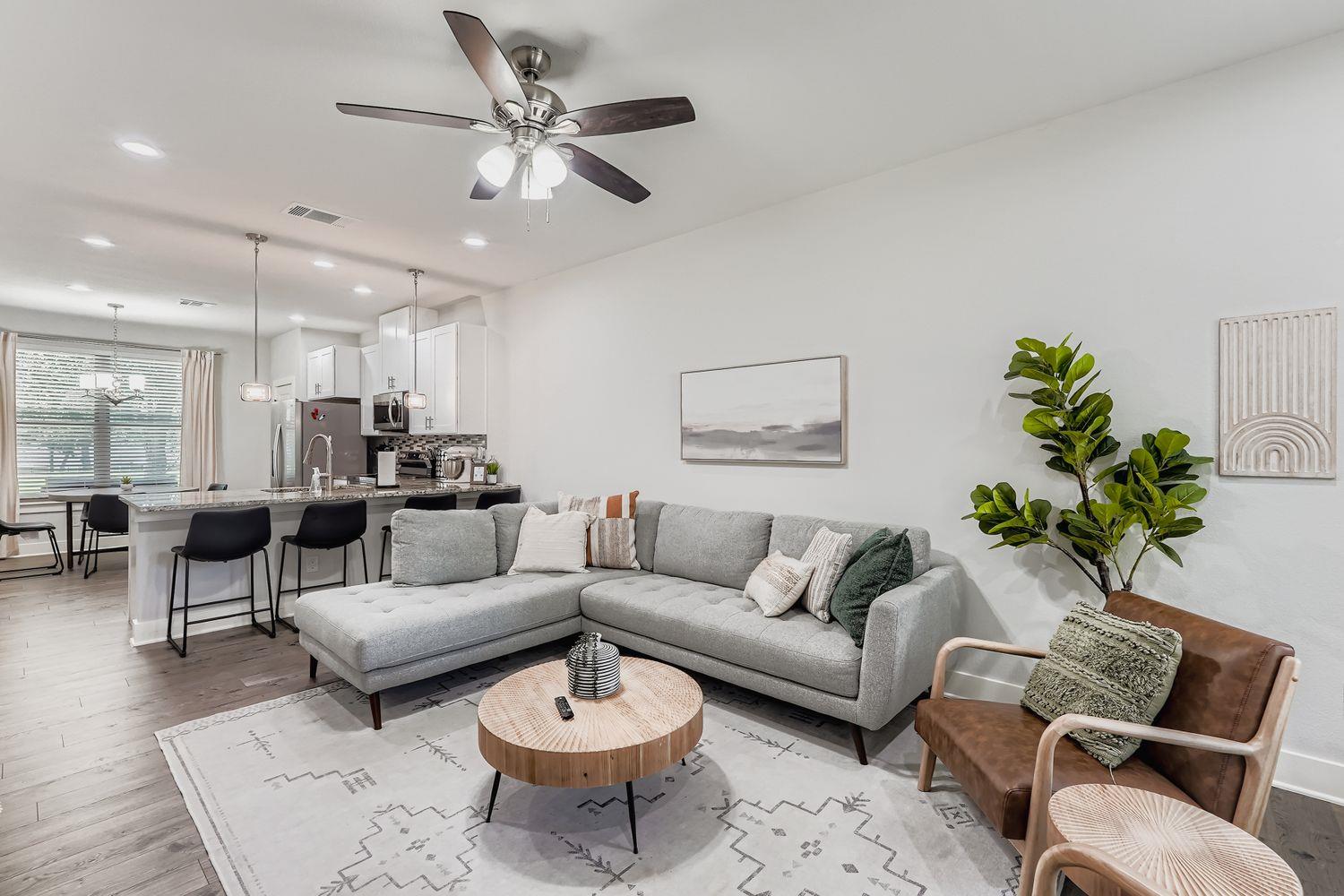 Listing photo 1 of 18803  Hogan Cir  #4