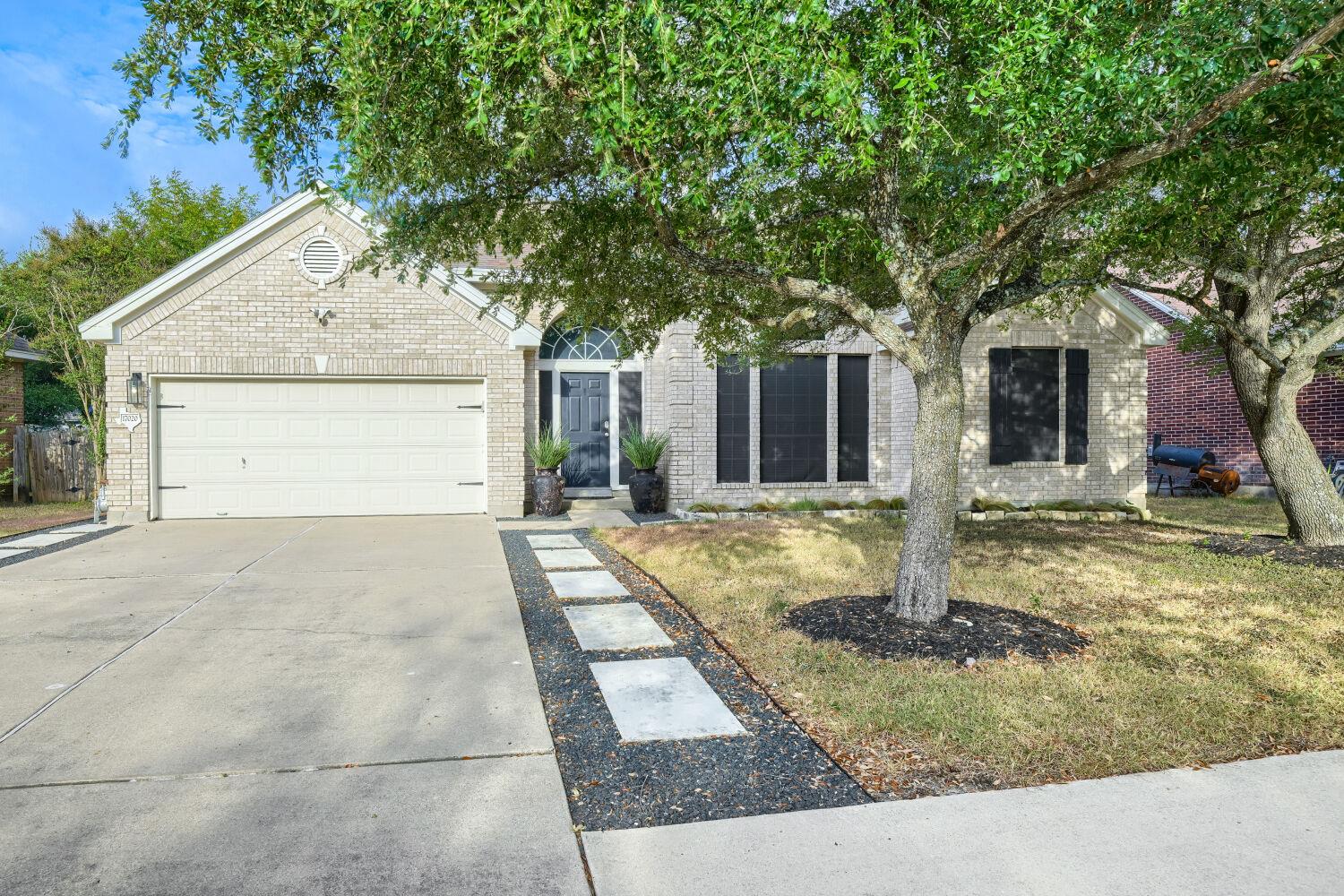 Listing photo 1 of 17020  Tortoise St