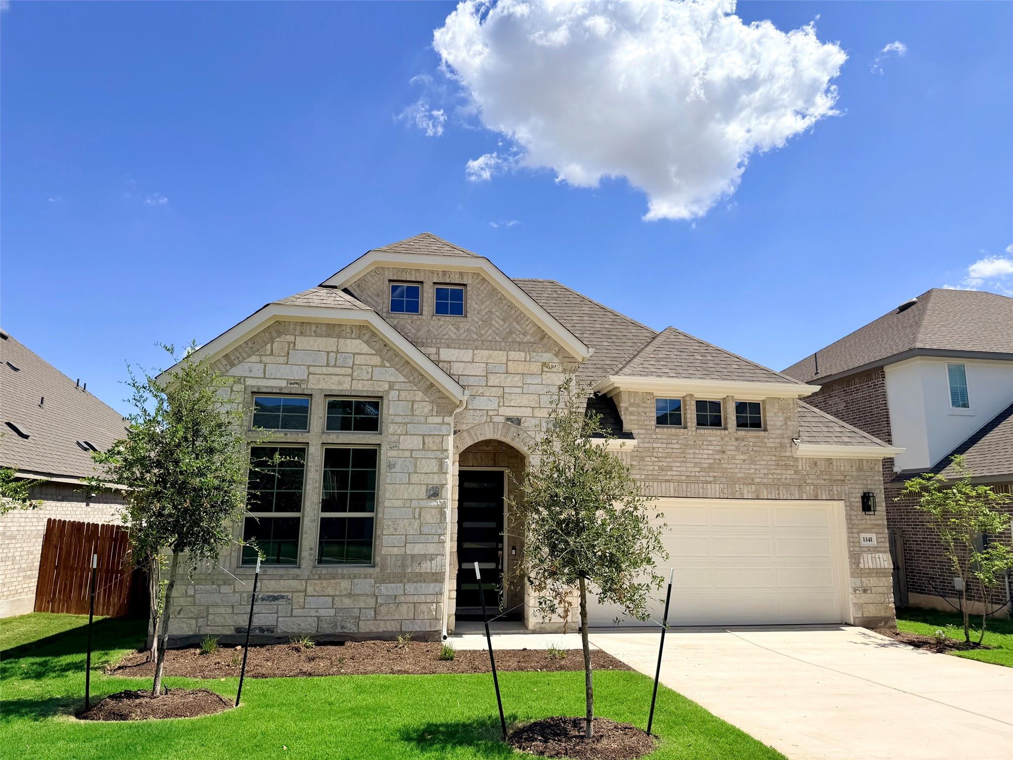 Listing photo 1 of 1141  Cole Estates Dr