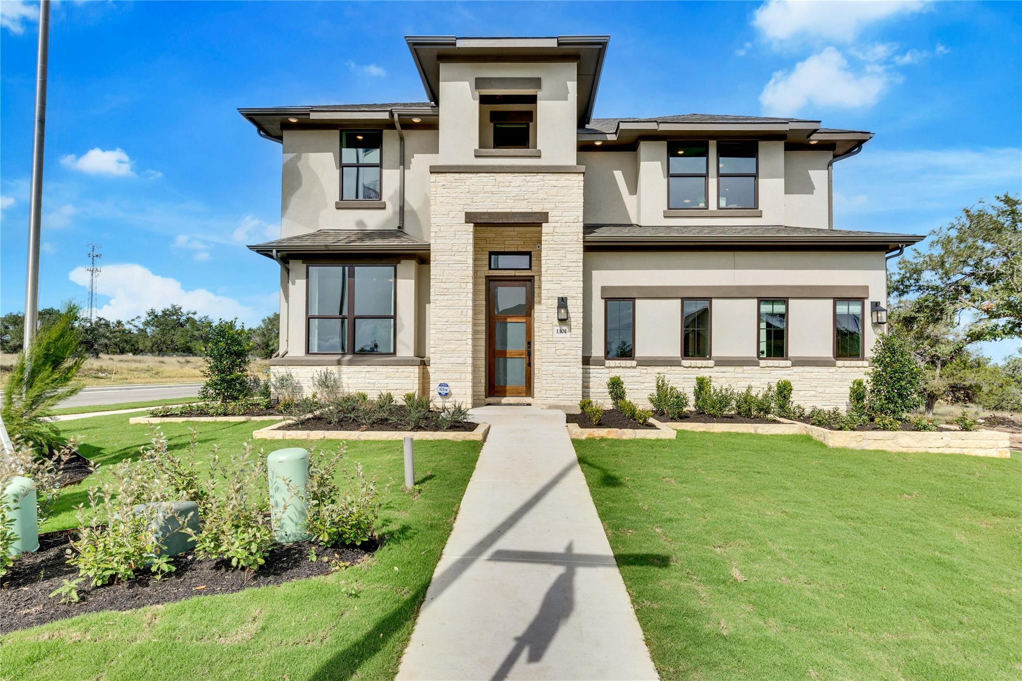 Listing photo 1 of 1101  Cole Estates Dr