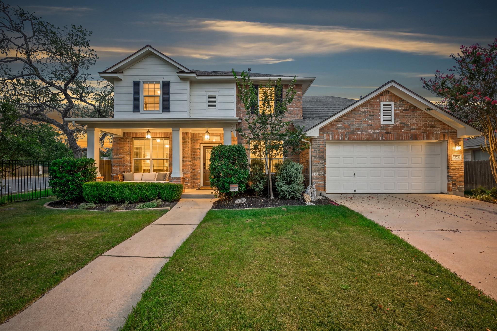 Listing photo 1 of 8901  Ovalla Dr