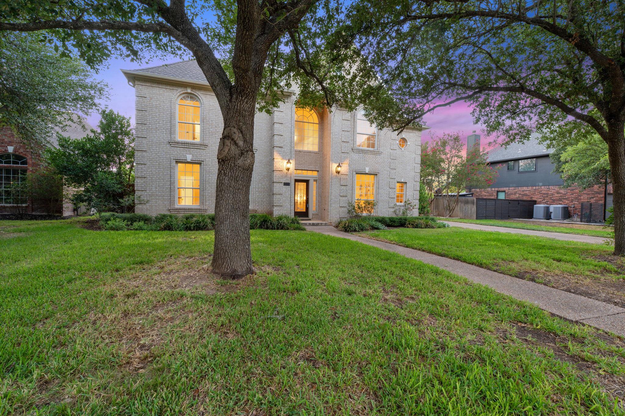 Listing photo 1 of 5204  Deerwood Ct
