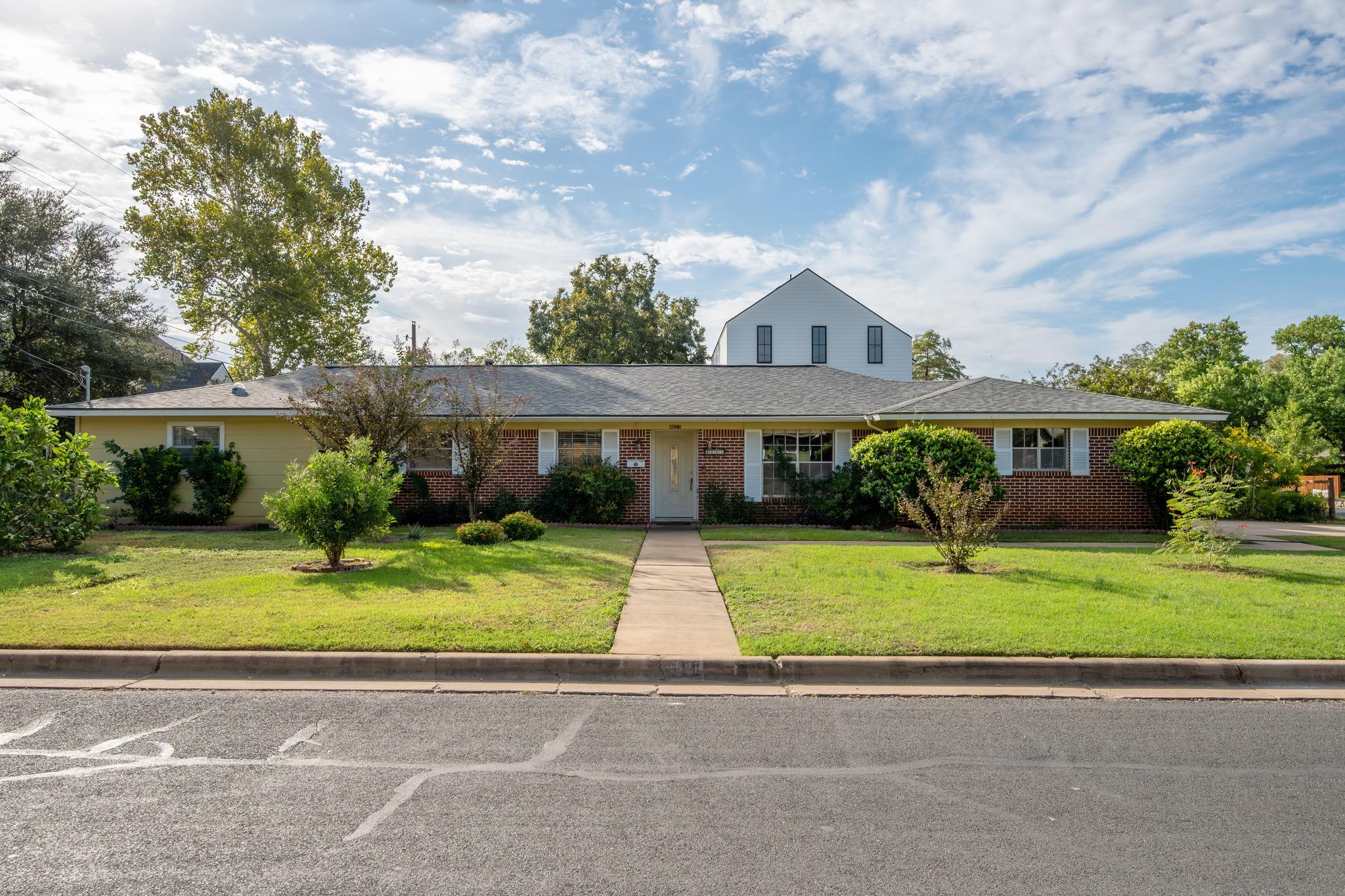 Listing photo 1 of 4621  Philco Dr