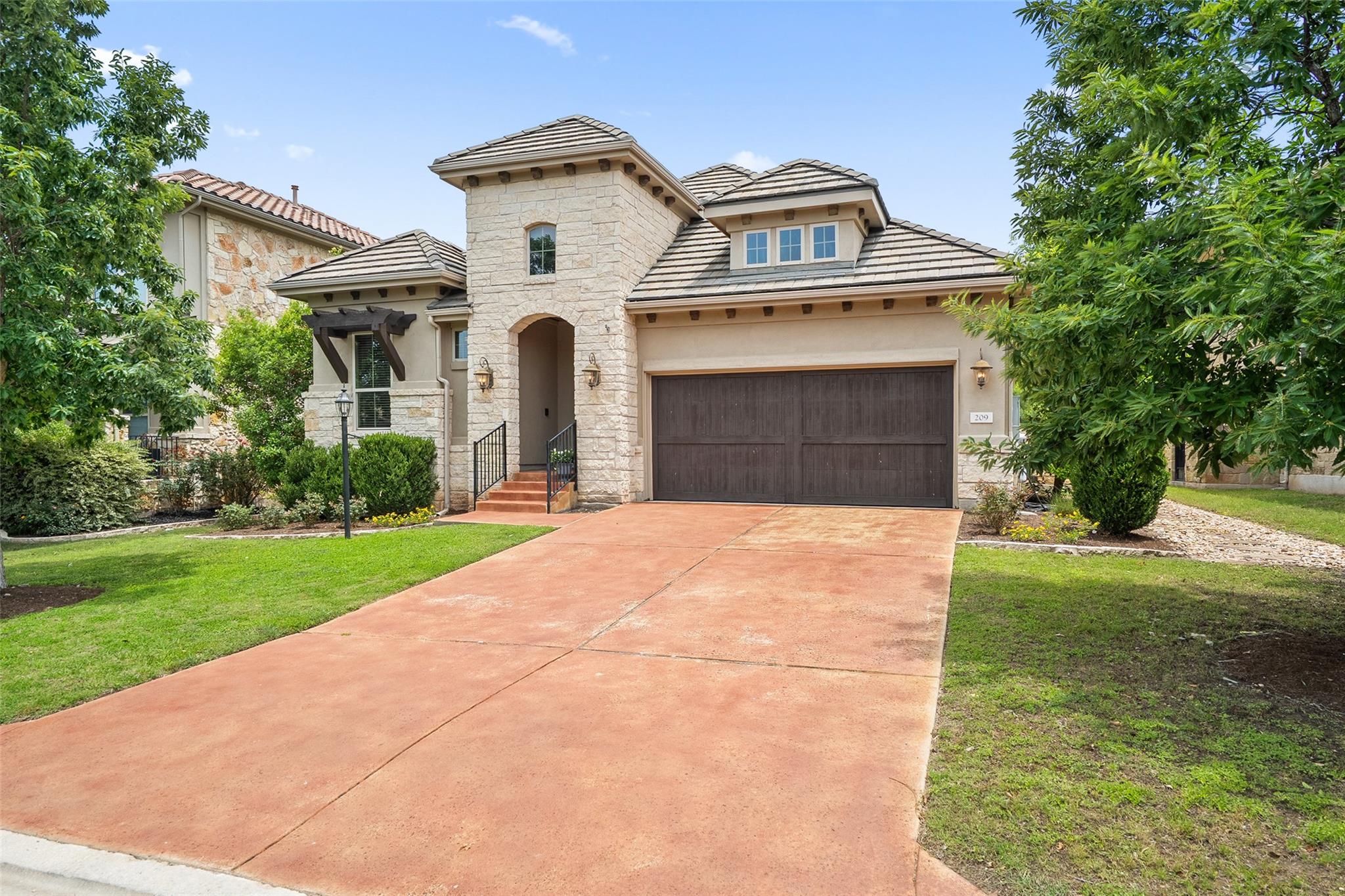 Listing photo 1 of 209  Maxwell Way
