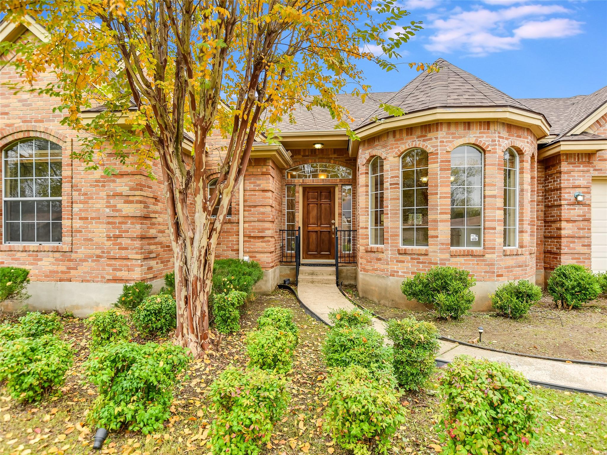 Listing photo 1 of 13220  Villa Park Dr